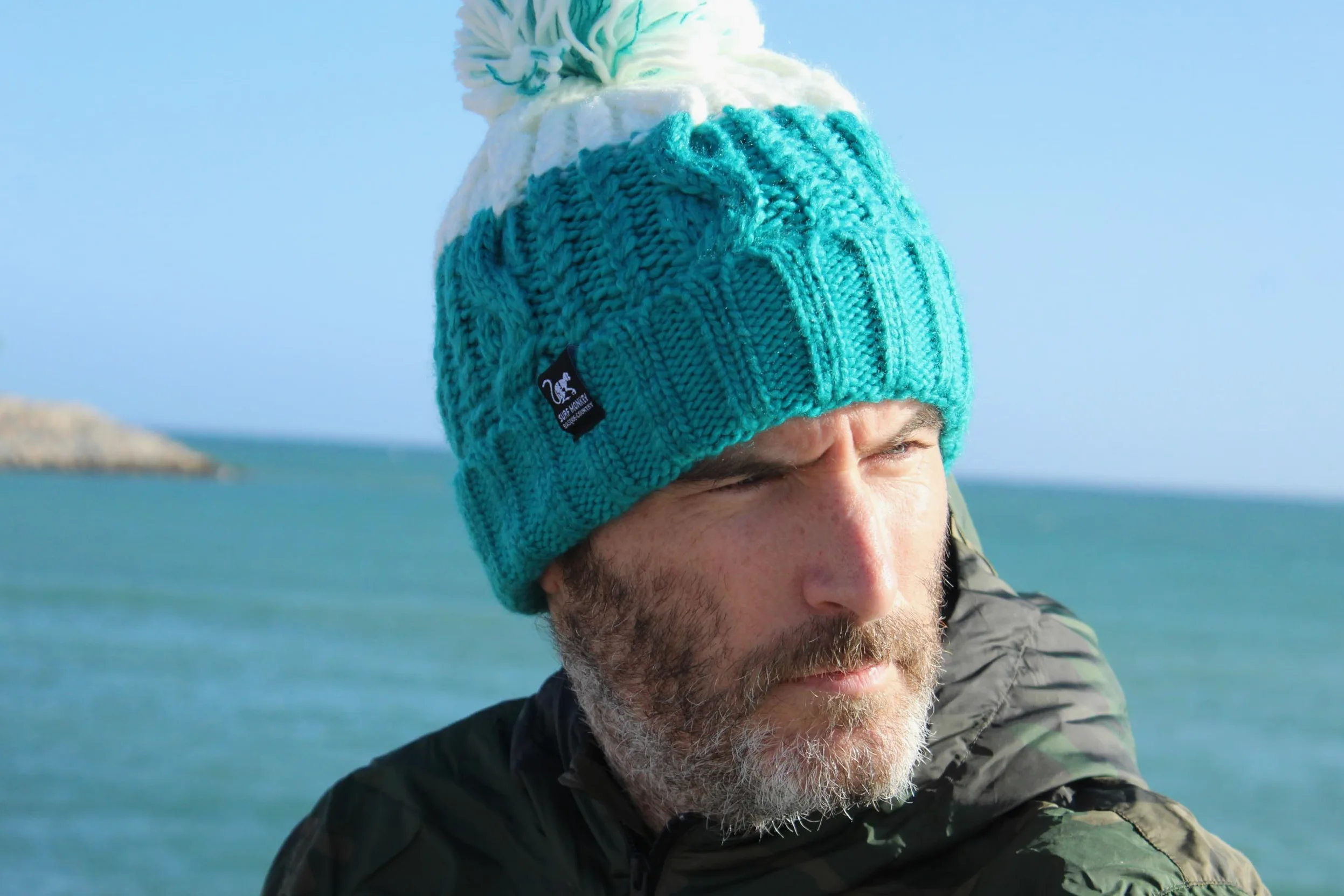 Surf Monkey Gorro de Invierno Unisex con Pompón, Talla Única, Forro Polar Interior