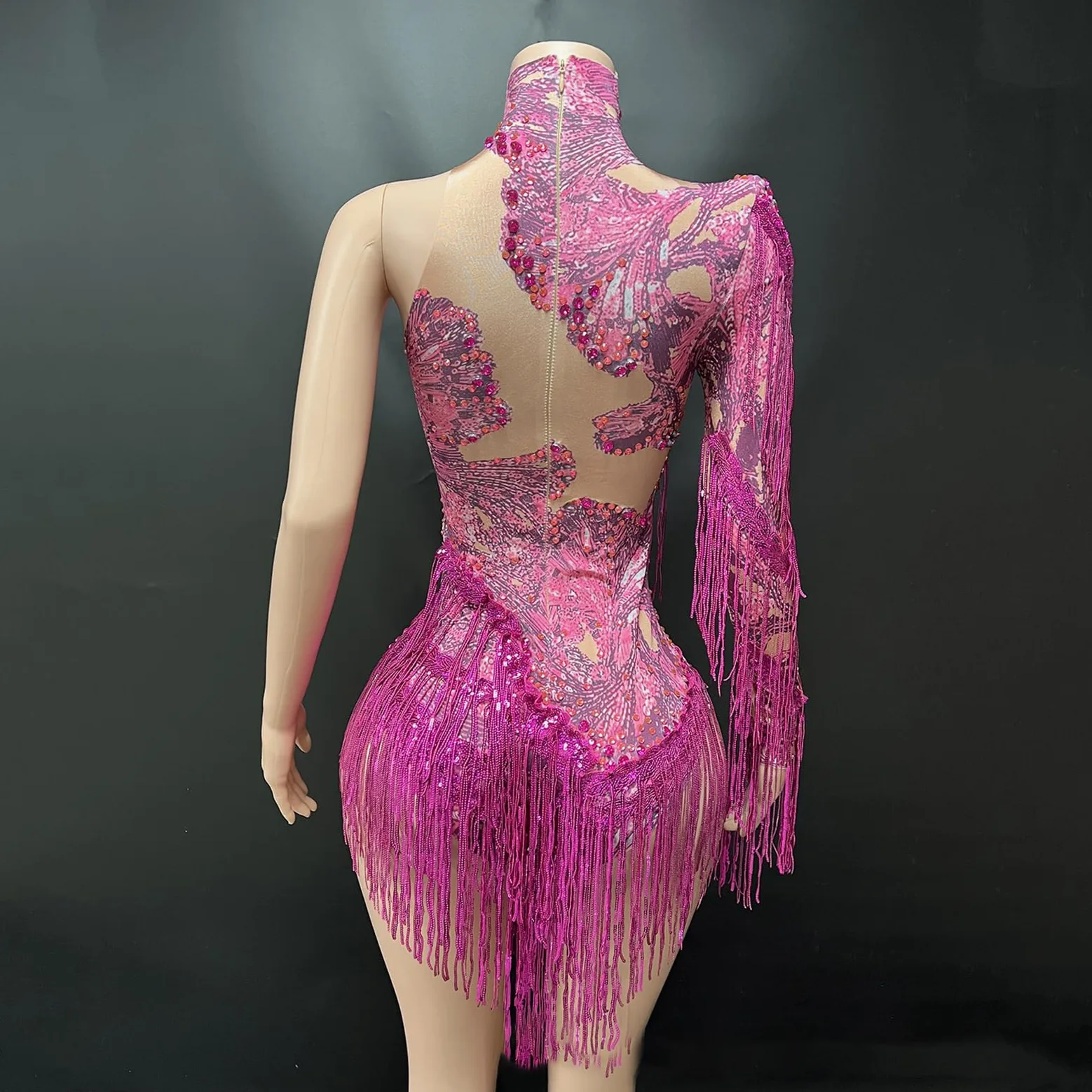 Body elástico para danza del vientre, diseño de un solo brazo con adornos de flecos fluidos para espectáculos dinámicos de una sola manga