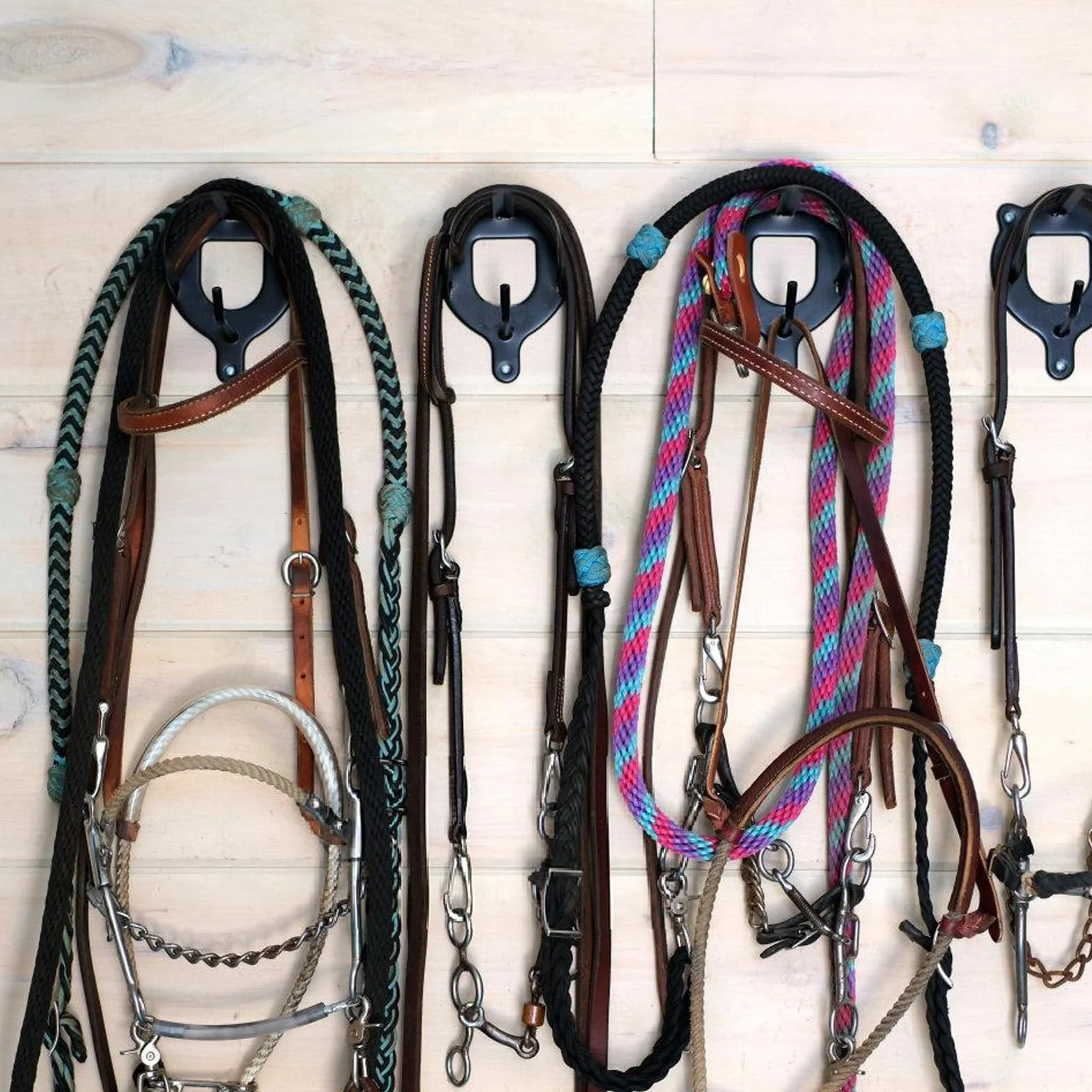 Soporte para caballo de metal negro, gancho de trinquete con tubos y tornillo, brida auxiliar
