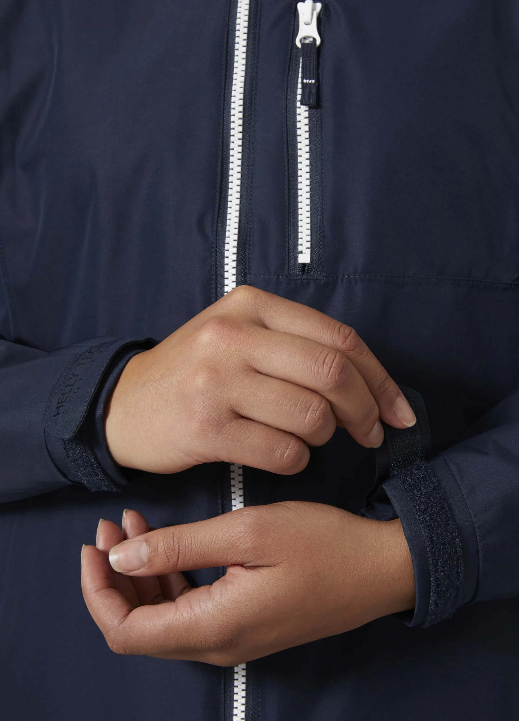 Helly Hansen Chaqueta Mujer Long Belfast – Abrigo Impermeable de Lluvia con Capucha Ajustable y Bolsillos de Cremallera