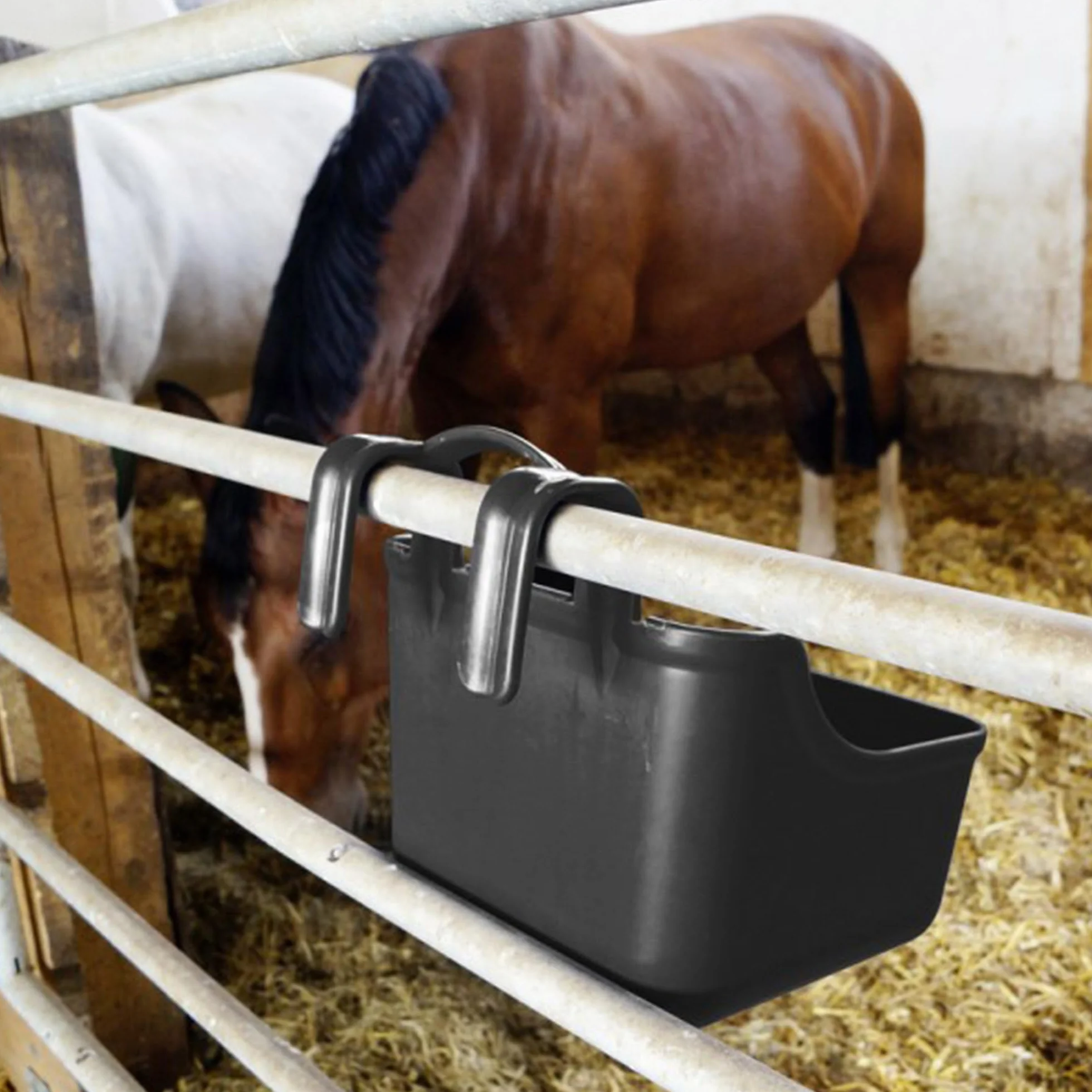 GEWA Comedero colgante para caballo 12 litros fabricado en Alemania