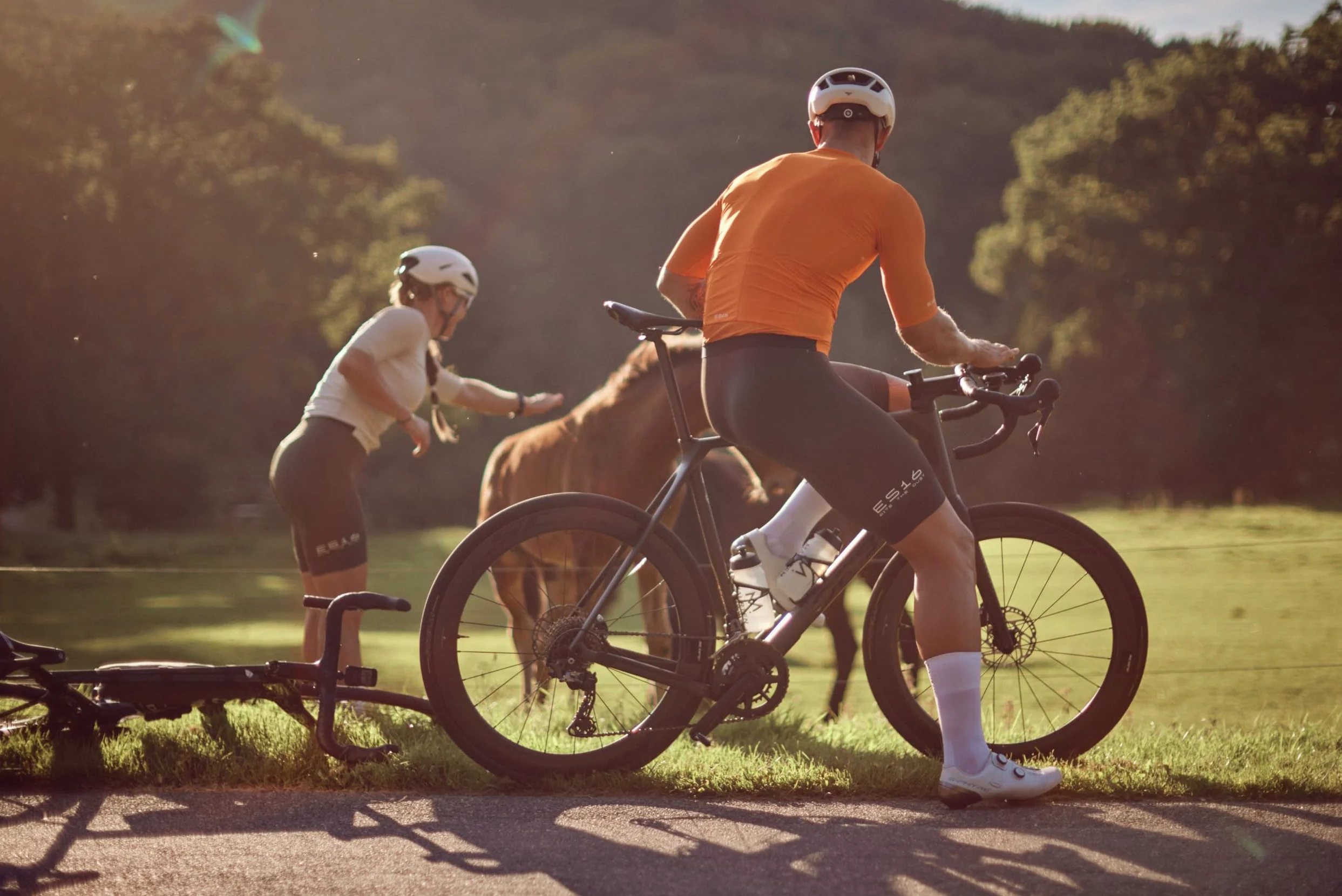 Culote Hombre | Bib Shorts Premium Ciclismo con Corte Race-Fit, Badana de Calidad y Tirantes Malla – Transpirable para Salidas Largas