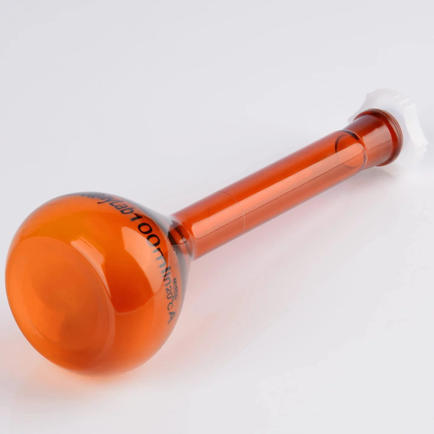 Matraz Volumétrico de Vidrio Clase A 100 ml, Borosilicato Ámbar con Tapón de Vidrio, Tolerancia ±0.10 ml