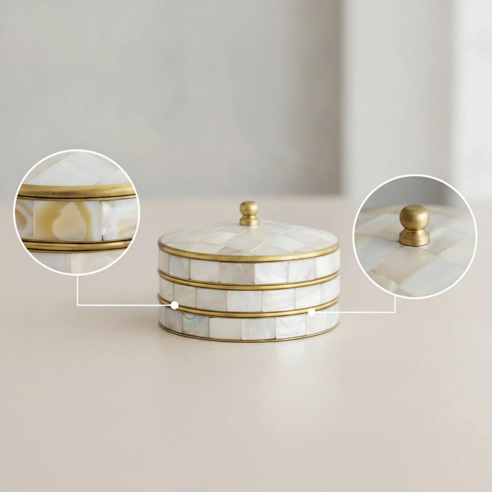 Caja Joyería Decorativa + Contenedor Ornamental con Tapa de Latón y Artístico con Banda Asa Fina Adecuada para Tocador, 9 9 12CM, Bote De Latón Con Incrustaciones De Concha