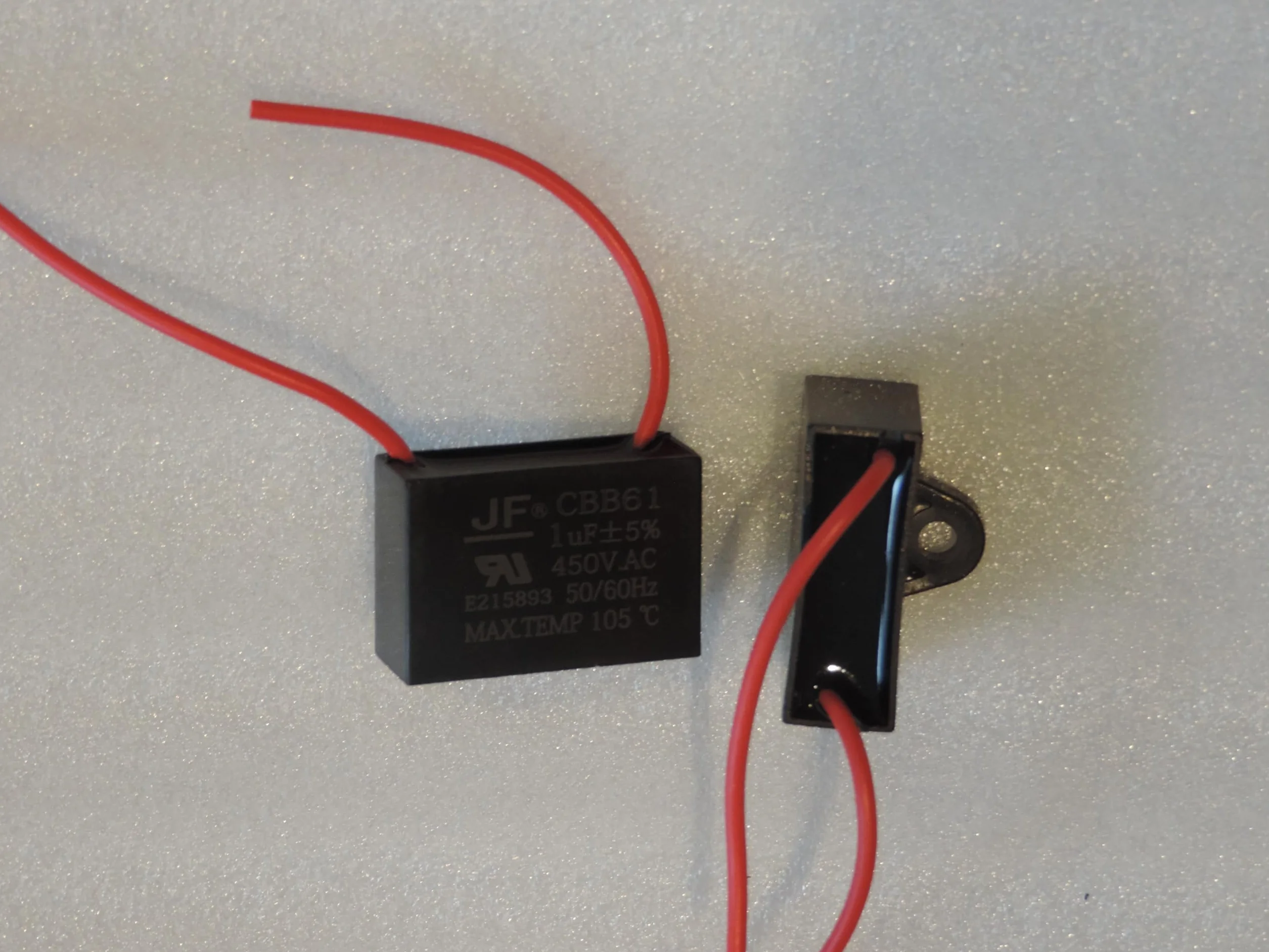 Condensador de Arranque CBB61 1 µF 450V AC 2 Cables 105°C para Motor Ventilador