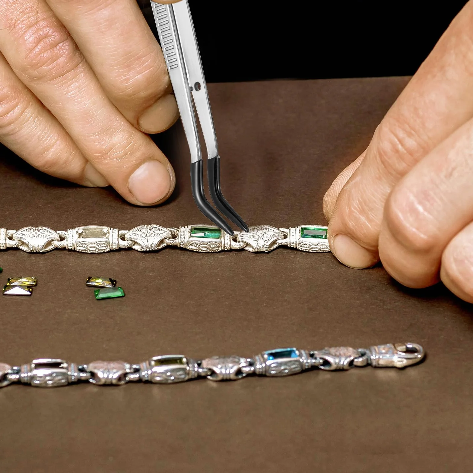 Pinzas largas de plástico con puntas de goma y revestimiento PVC, antideslizantes, curvas y angulares, para manualidades y joyería (negro)