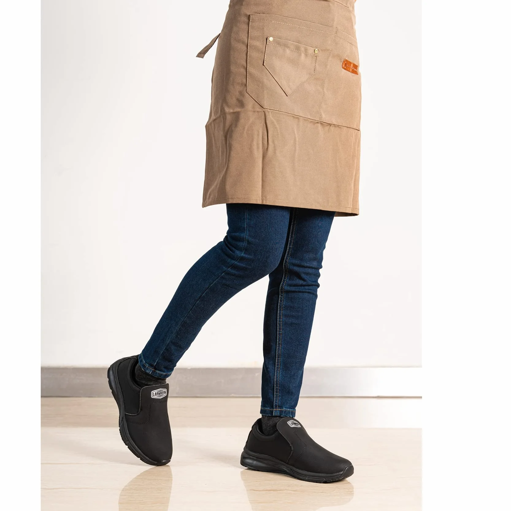 LARNMERN Zapatos Cocina Slip-On Hombre Anti-Deslizante Zapatillas Zapatos de Trabajo Impermeable Calzado Chef Hostelería sin Puntera