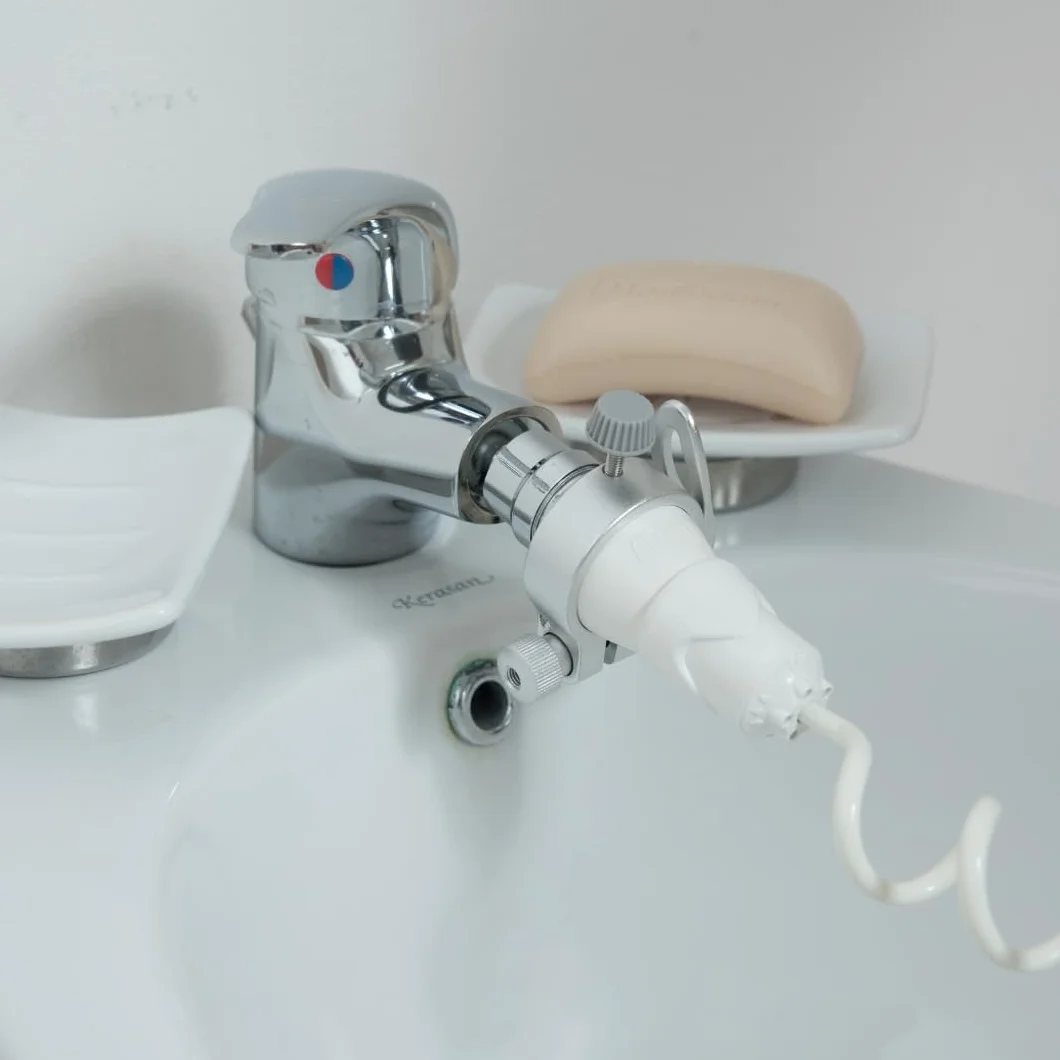 Adaptador de grifo universal rápido de viaje Water Powered italiano