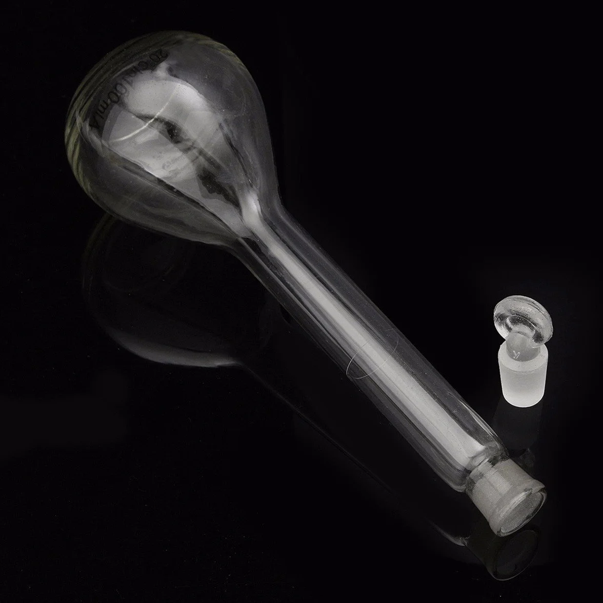Matraz Aforado de Vidrio de Borosilicato 100 ml con Tapón
