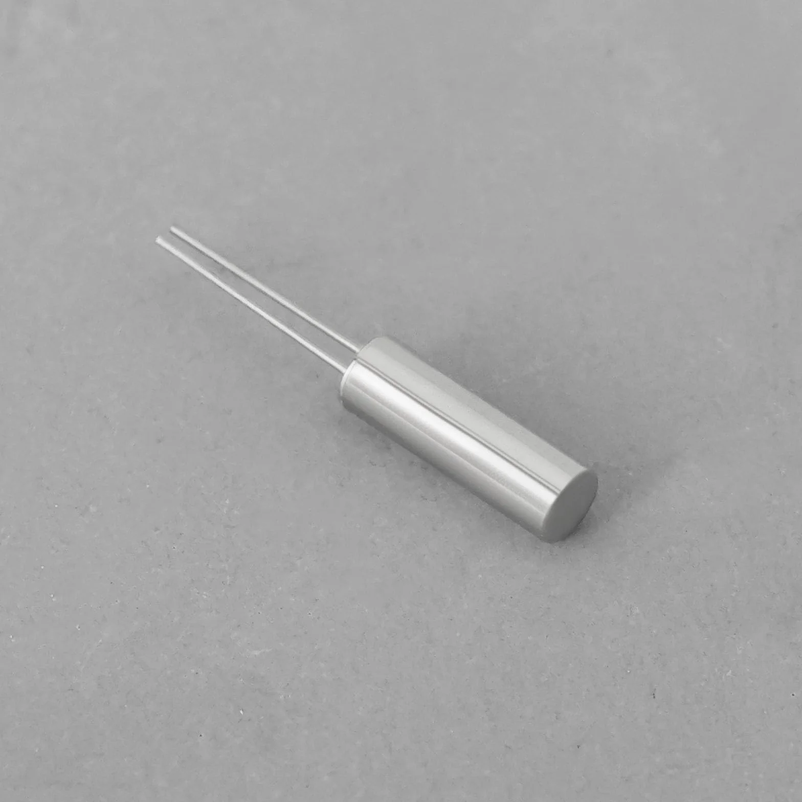 Osciladores de Cristal 32,768 KHz 2x6 mm para Reloj Electrónica PC