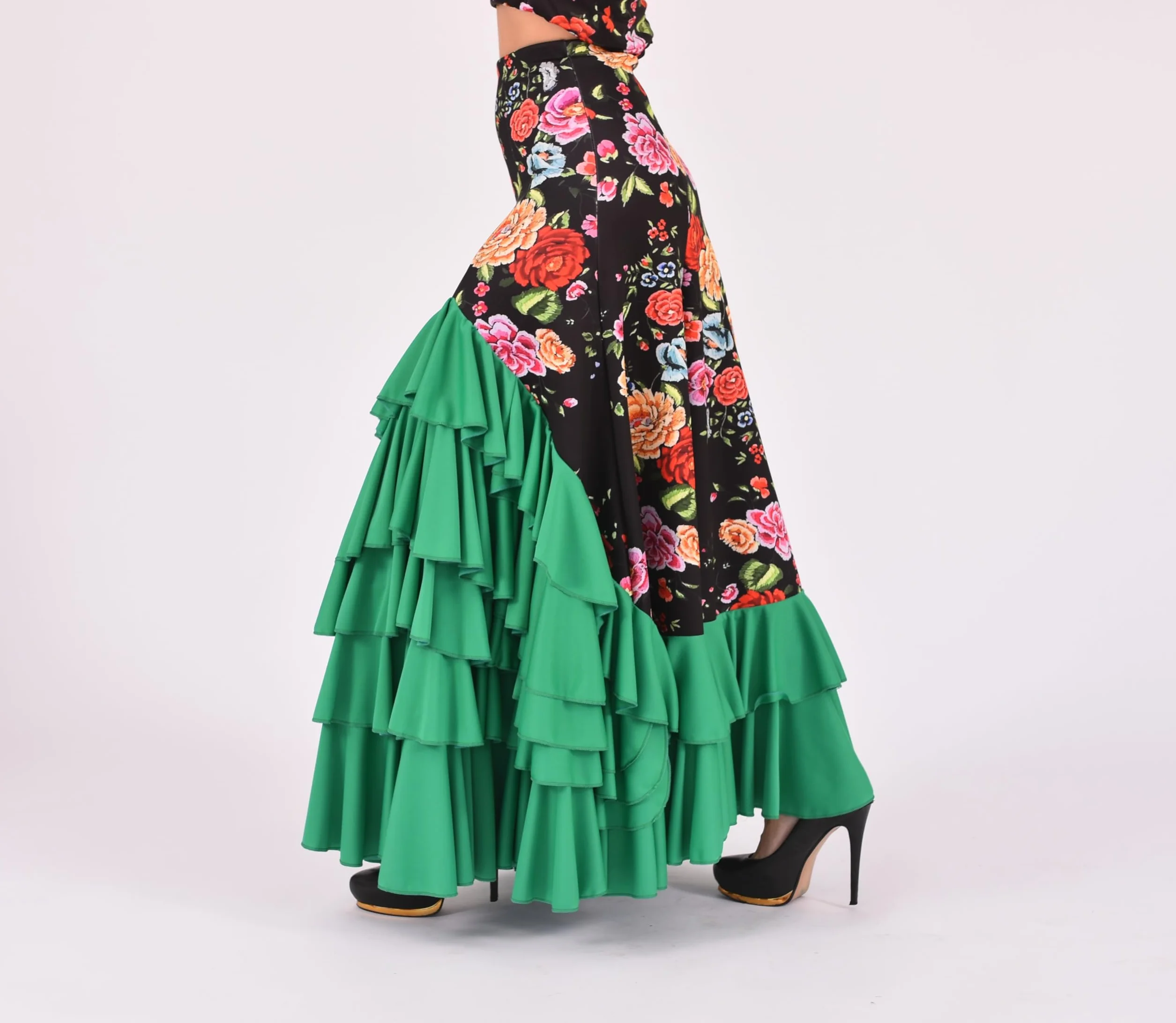 Falda Flamenca Mujer con 5 Volantes – Mucho Vuelo y Caída Espectacular – Ligera, Cómoda y Ideal para Baile, Ensayo o Escenario