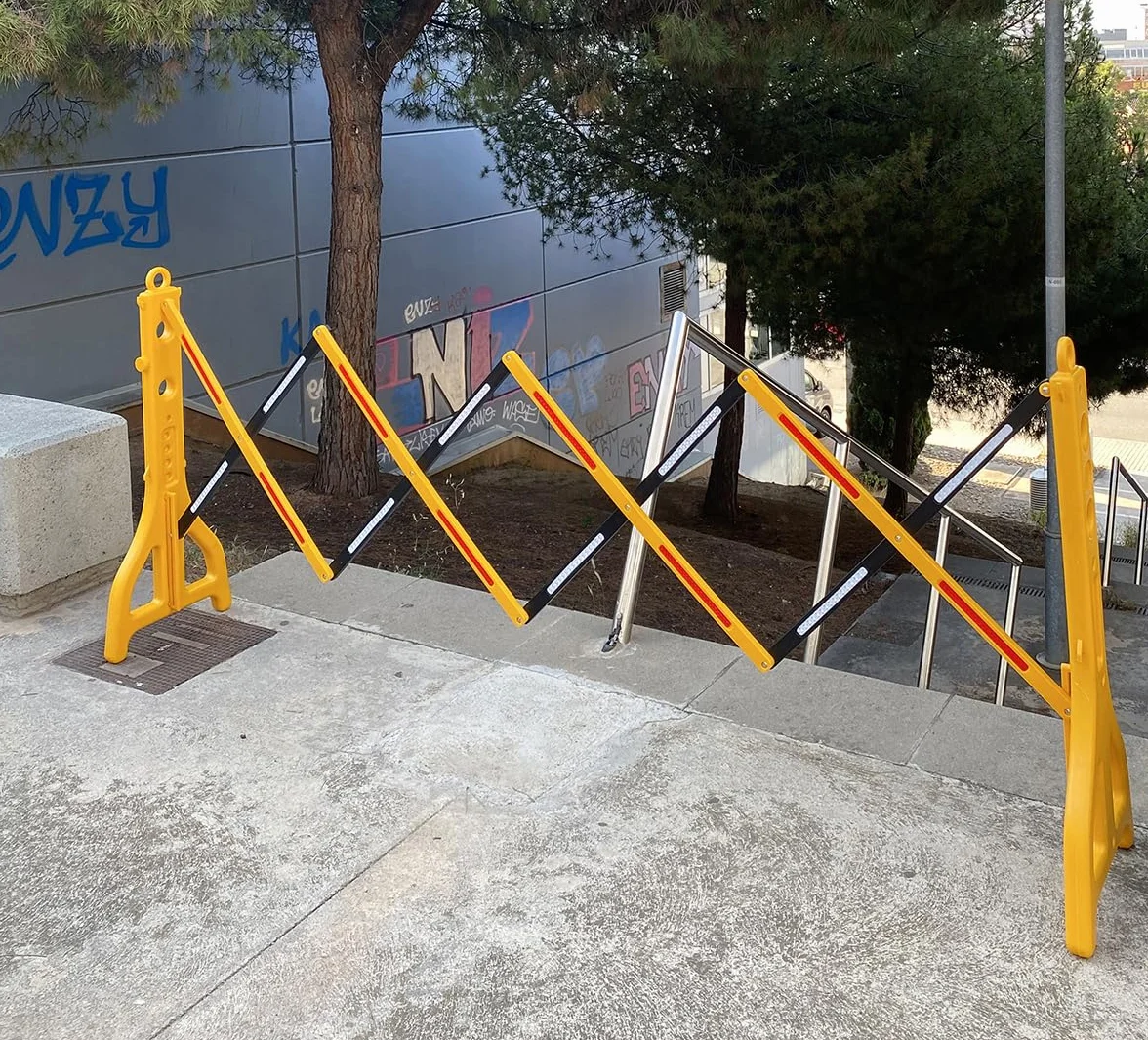 Valla extensible de plástico de polipropileno amarilla y negra rellenable con agua
