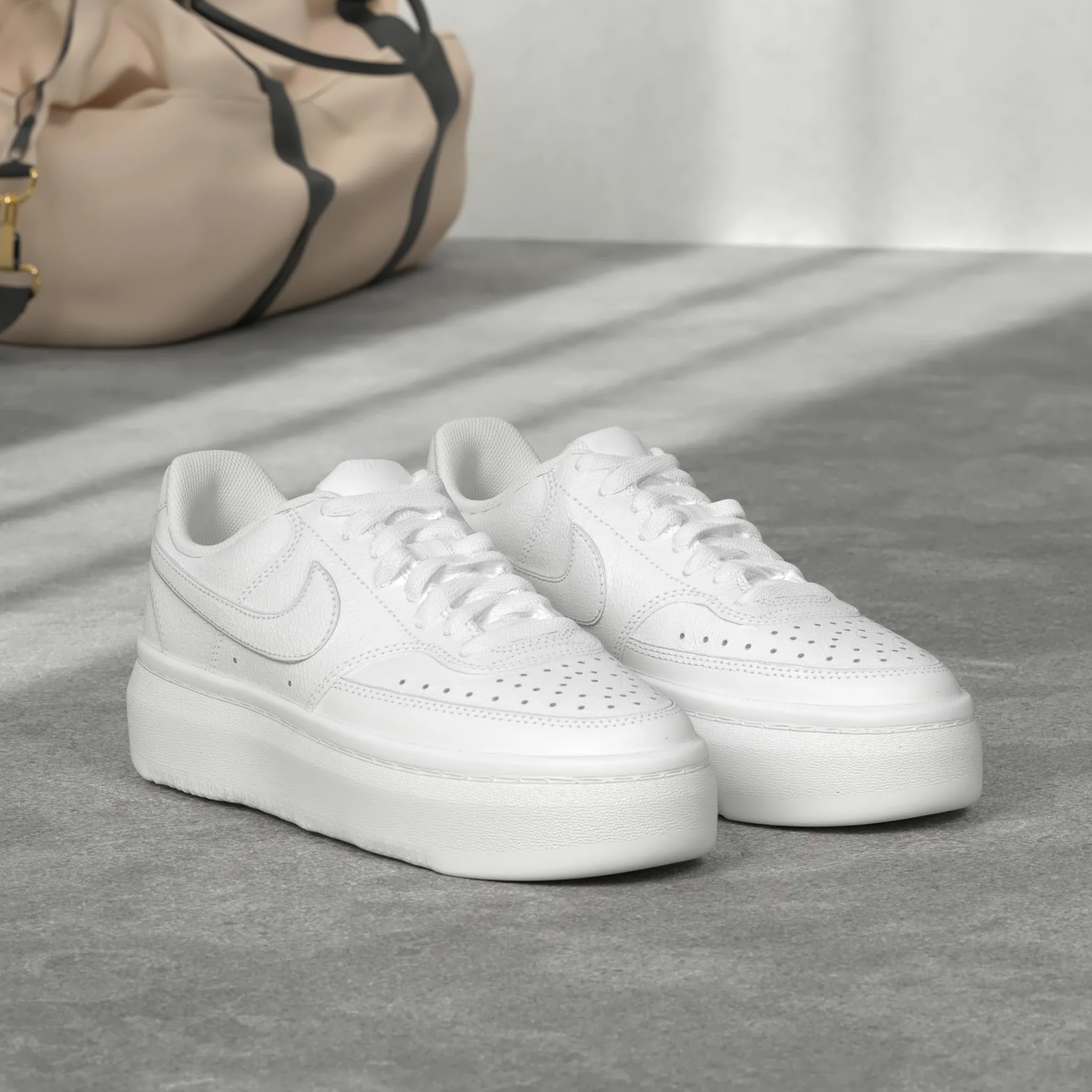 NIKE Damen Vision Sneaker