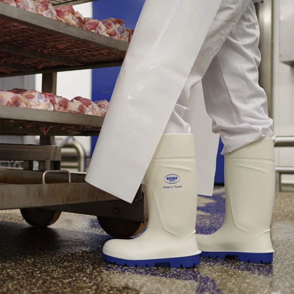 Botas de Seguridad sin Puntera de Acero para la Industria alimentaria, fáciles de Limpiar y desinfectar, Incl. Suela incrustada para pies Secos, Gran Comodidad de Uso, Blanco, EU 46