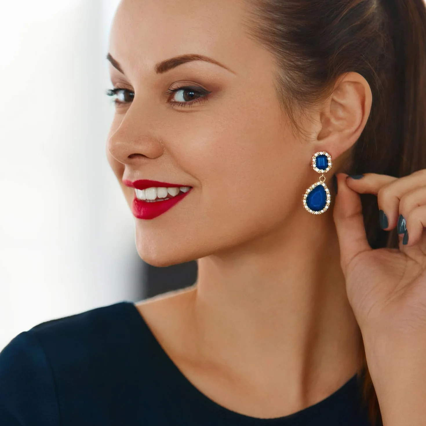 Juego de piercings para orejas de 200 piezas con 12 pares de aretes coloridos, pistola para perforar orejas, herramienta adecuada para uso doméstico, 11cm