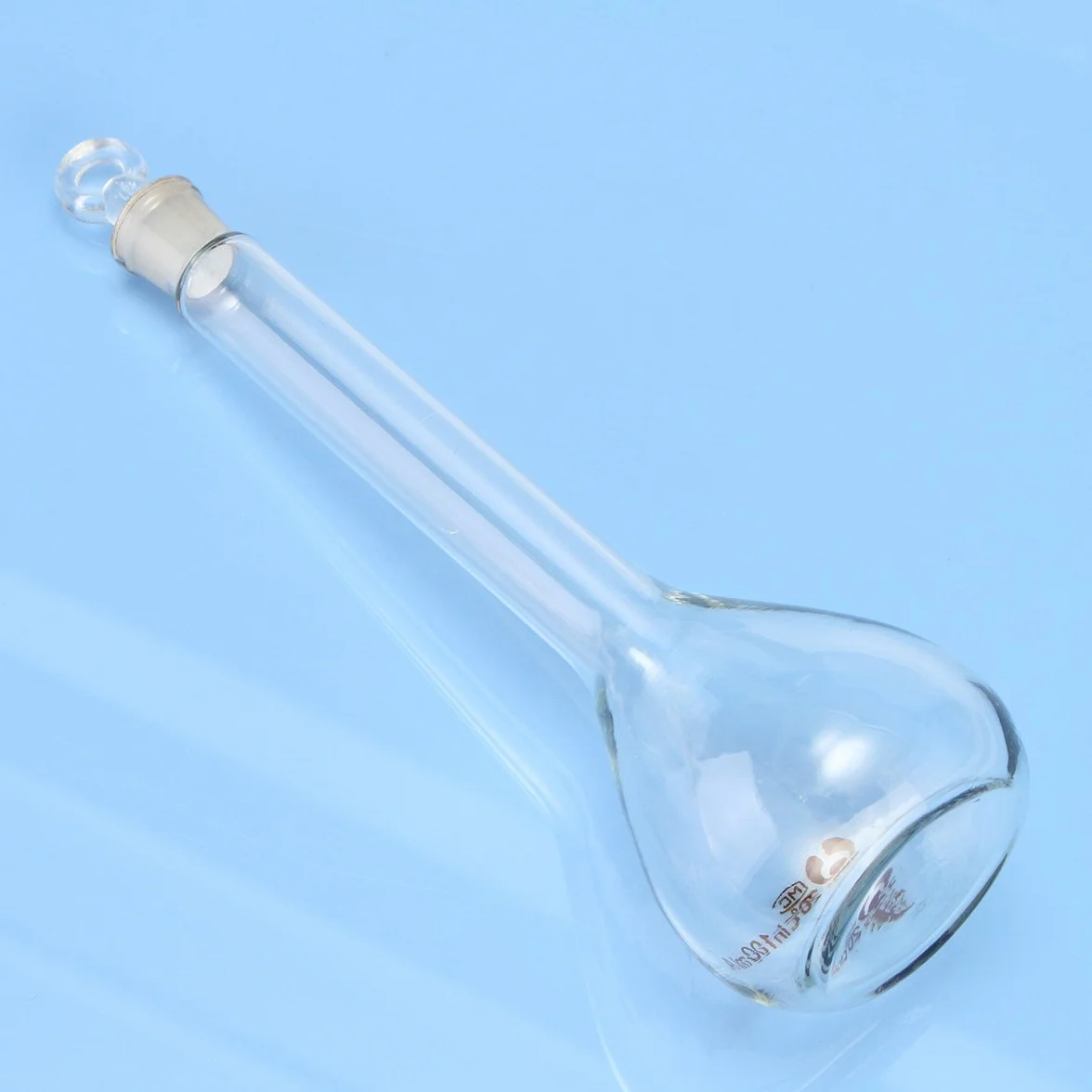 Matraz Aforado de Vidrio de Borosilicato 100 ml con Tapón