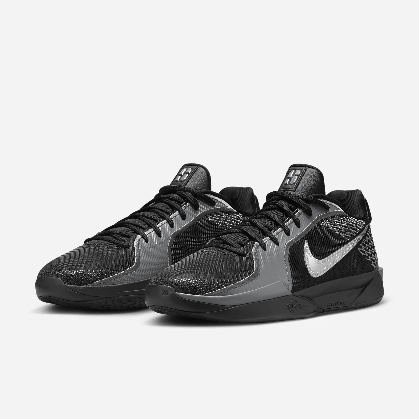 Nike Sabrina 2 (FQ2174-001, negro/gris humo/amarillo opti/plateado metálico)