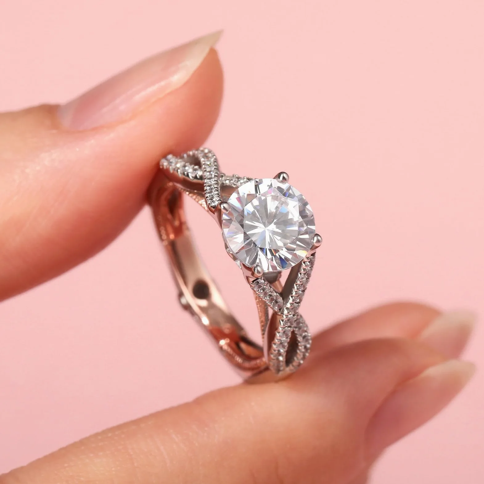 Jeulia Anillos de dos tonos de plata esterlina para mujer: Anillo de filas de torsión de eternidad de corte redondo Anillo de compromiso de promesa Anillo de compromiso de joyería de circonio cúbico