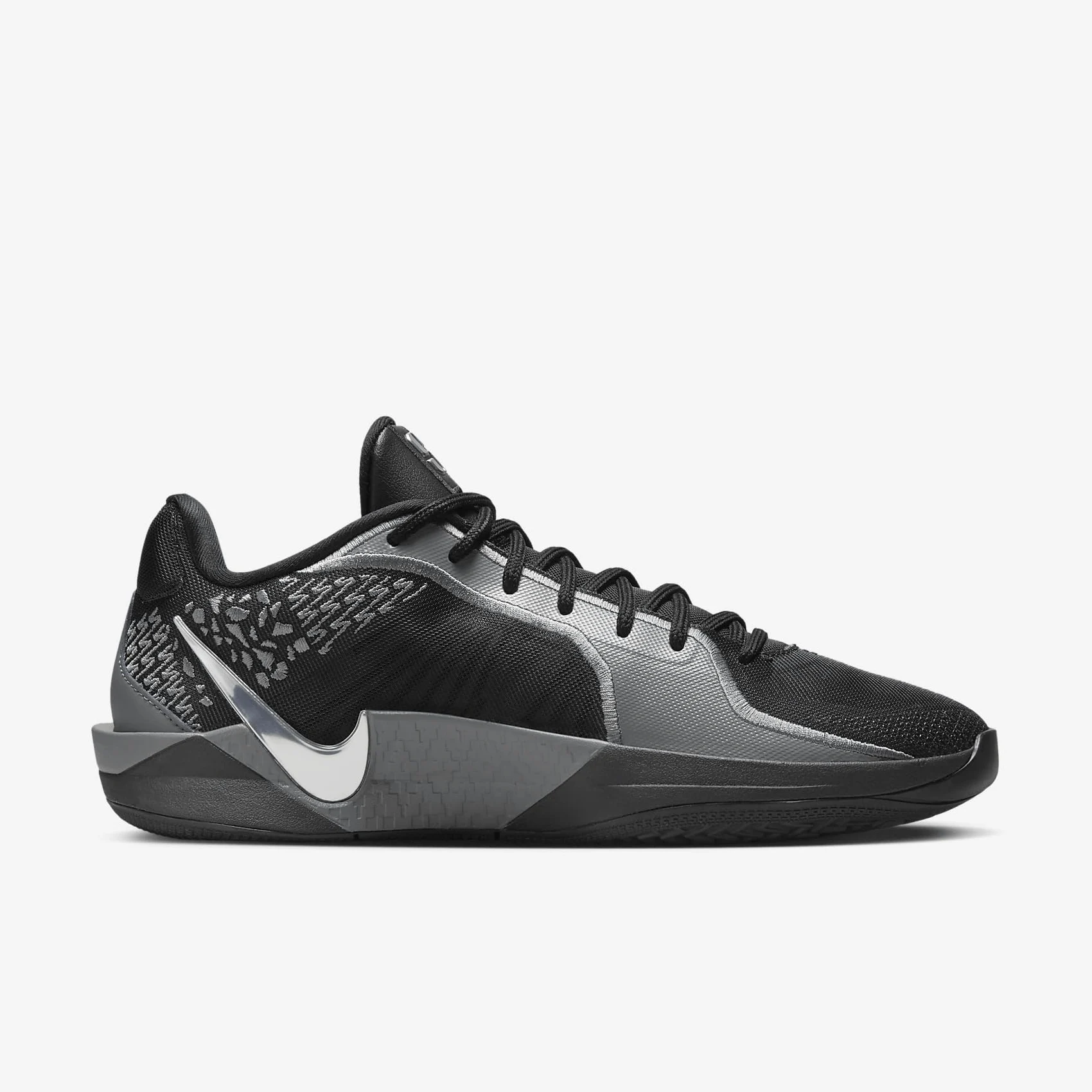 Nike Sabrina 2 (FQ2174-001, negro/gris humo/amarillo opti/plateado metálico)