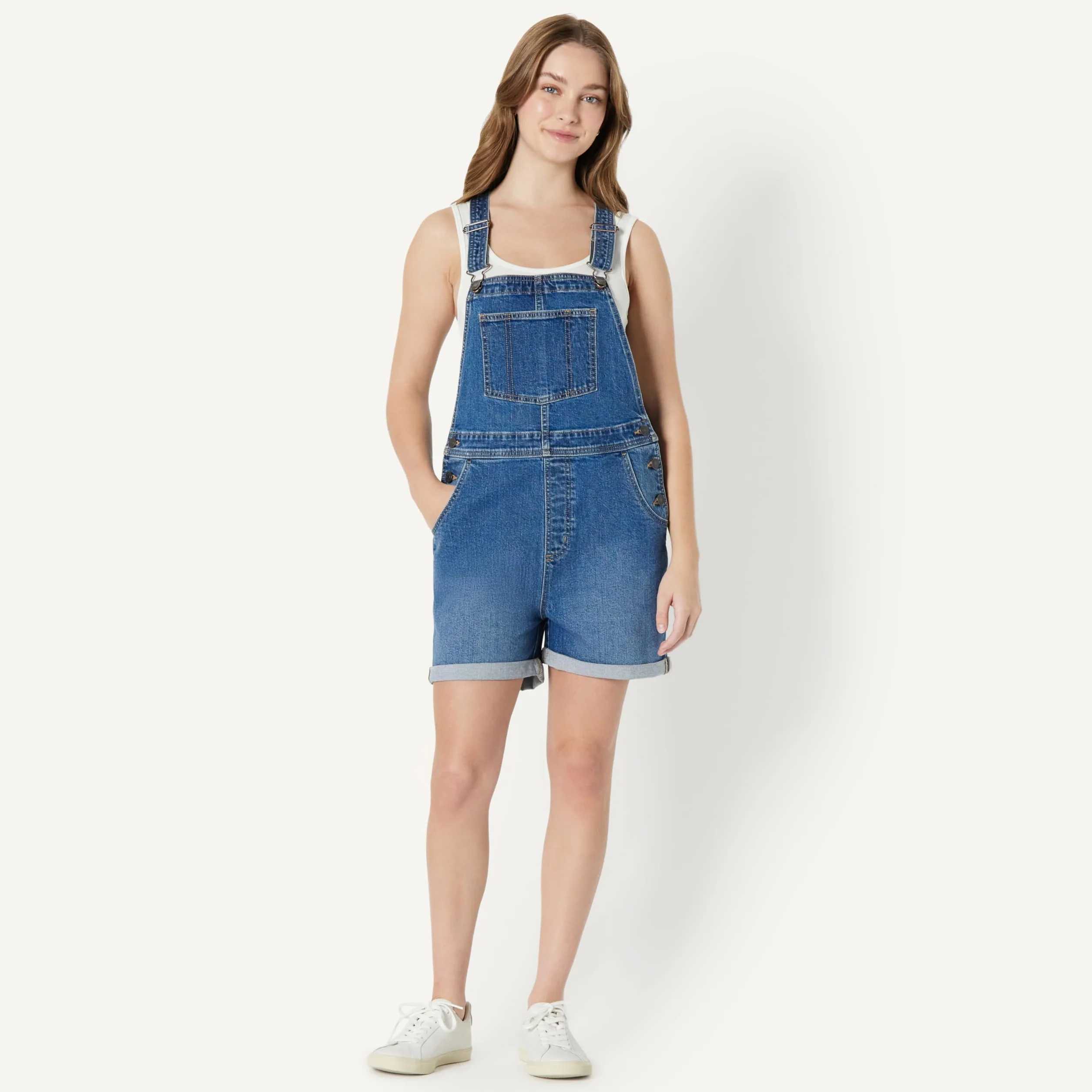 Amazon Essentials Peto Corto Vaquero de Corte Holgado y Elasticidad Media con Tirantes Ajustables Mujer
