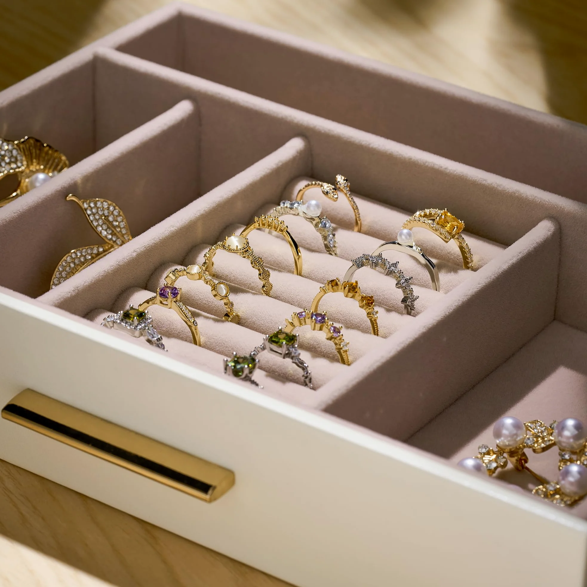 Joyero Organizador para con Ventana de Cristal, Caja Guardajoyas de 3 Capas | Cuero Blanco Marfil y Terciopelo Rosa - Estuche Organizador de Joyas para Anillos, Pendientes, Collares, Pulseras y Relojes,
