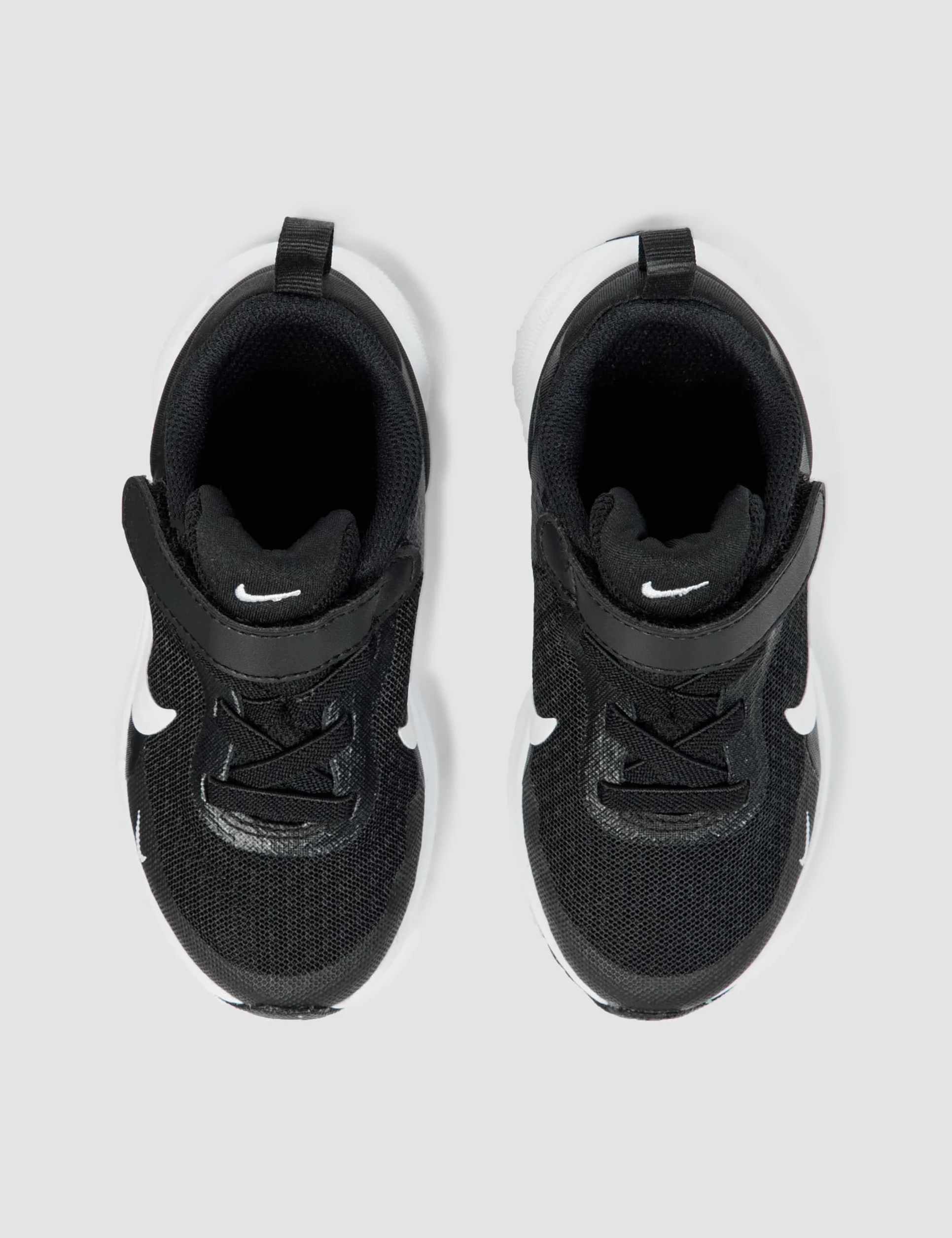 NIKE Unisex Kids Revolutin 7Sneaker