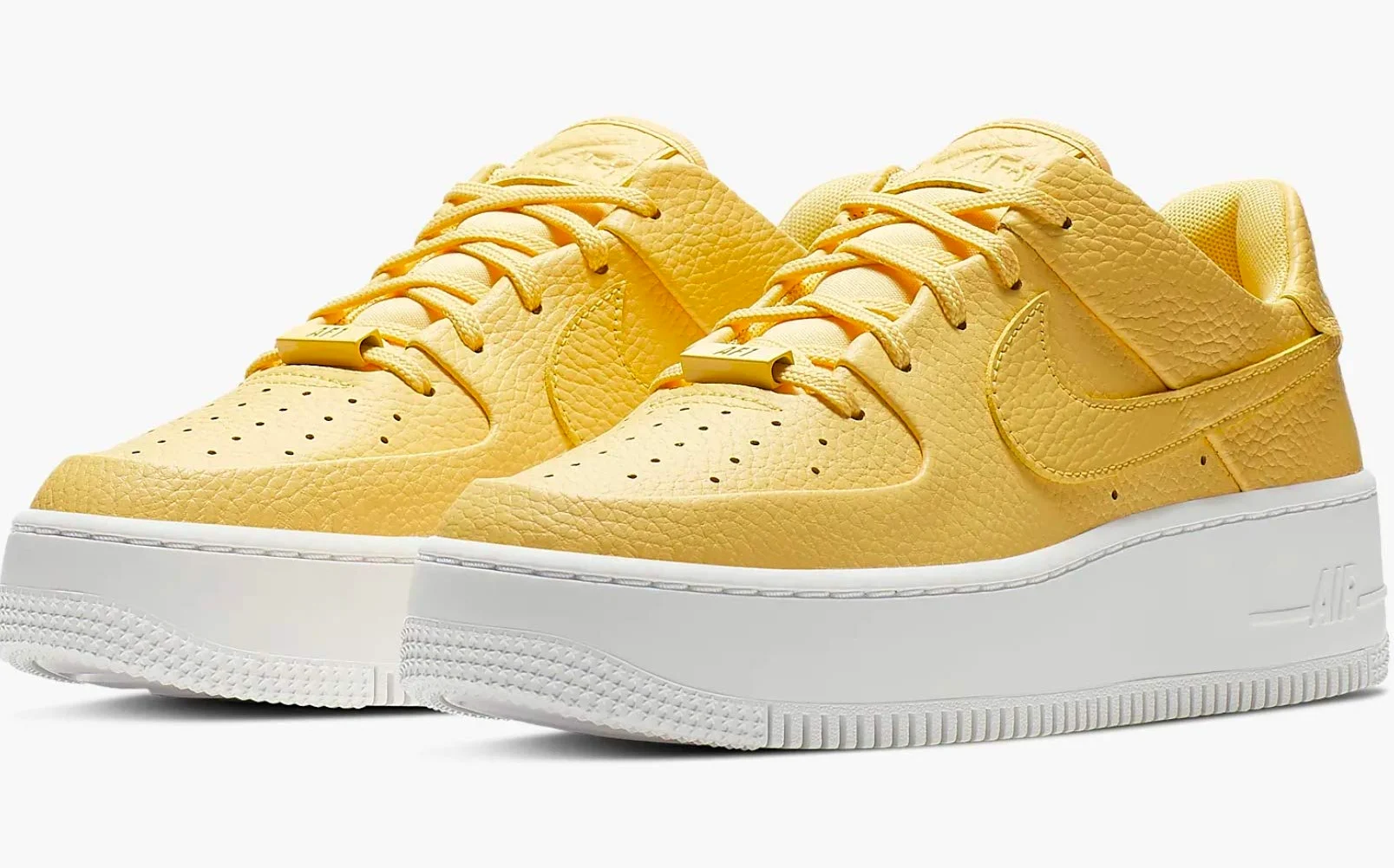 Nike W AF1 Sage Low Zapatillas de Baloncesto, Mujer, Multicolor (Topaz Gold/Topaz Gold/White 700), 35.5 EU (2.5 UK)