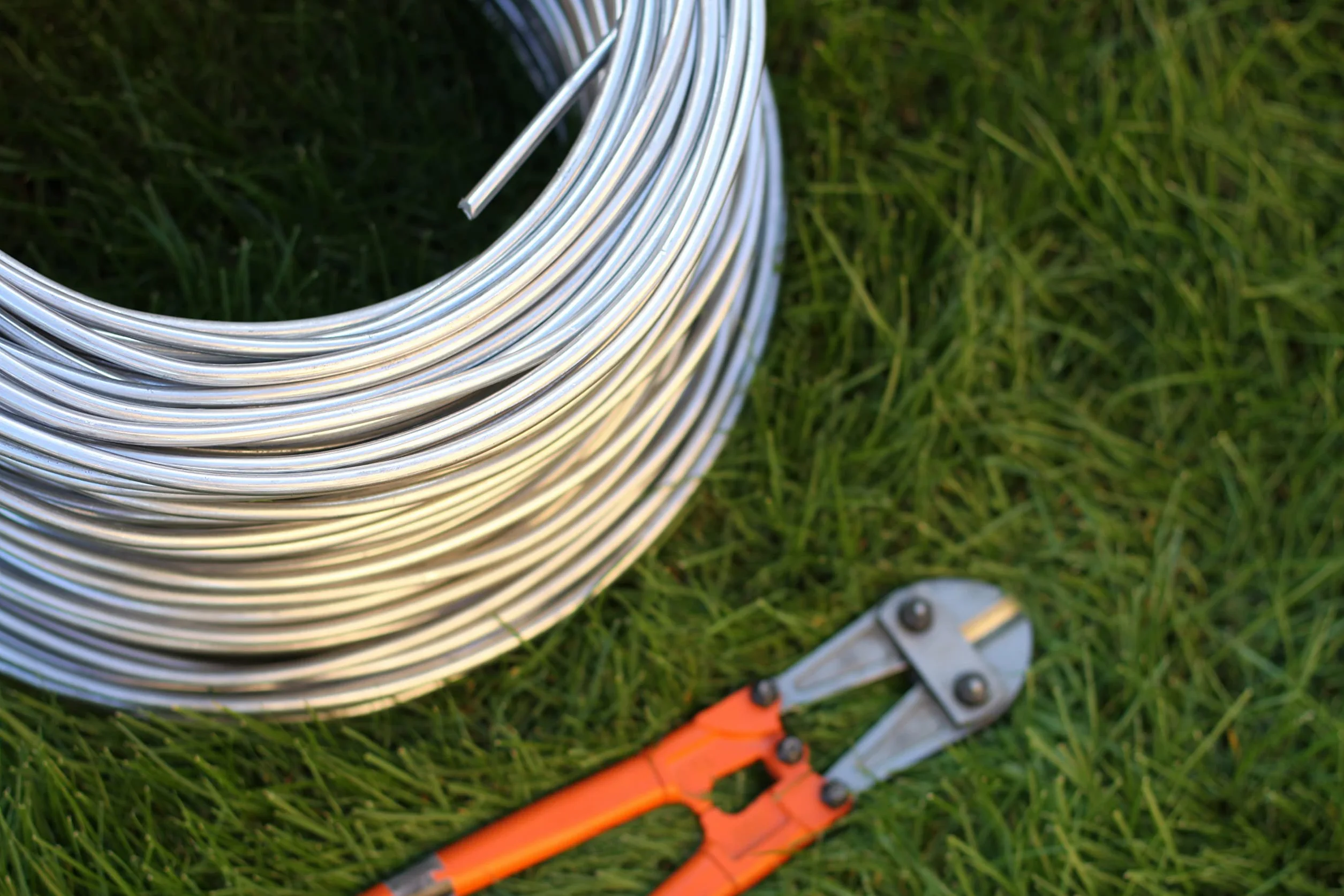 Alambre de tensión de acero galvanizado 2,7 mm x 100 m para vallas