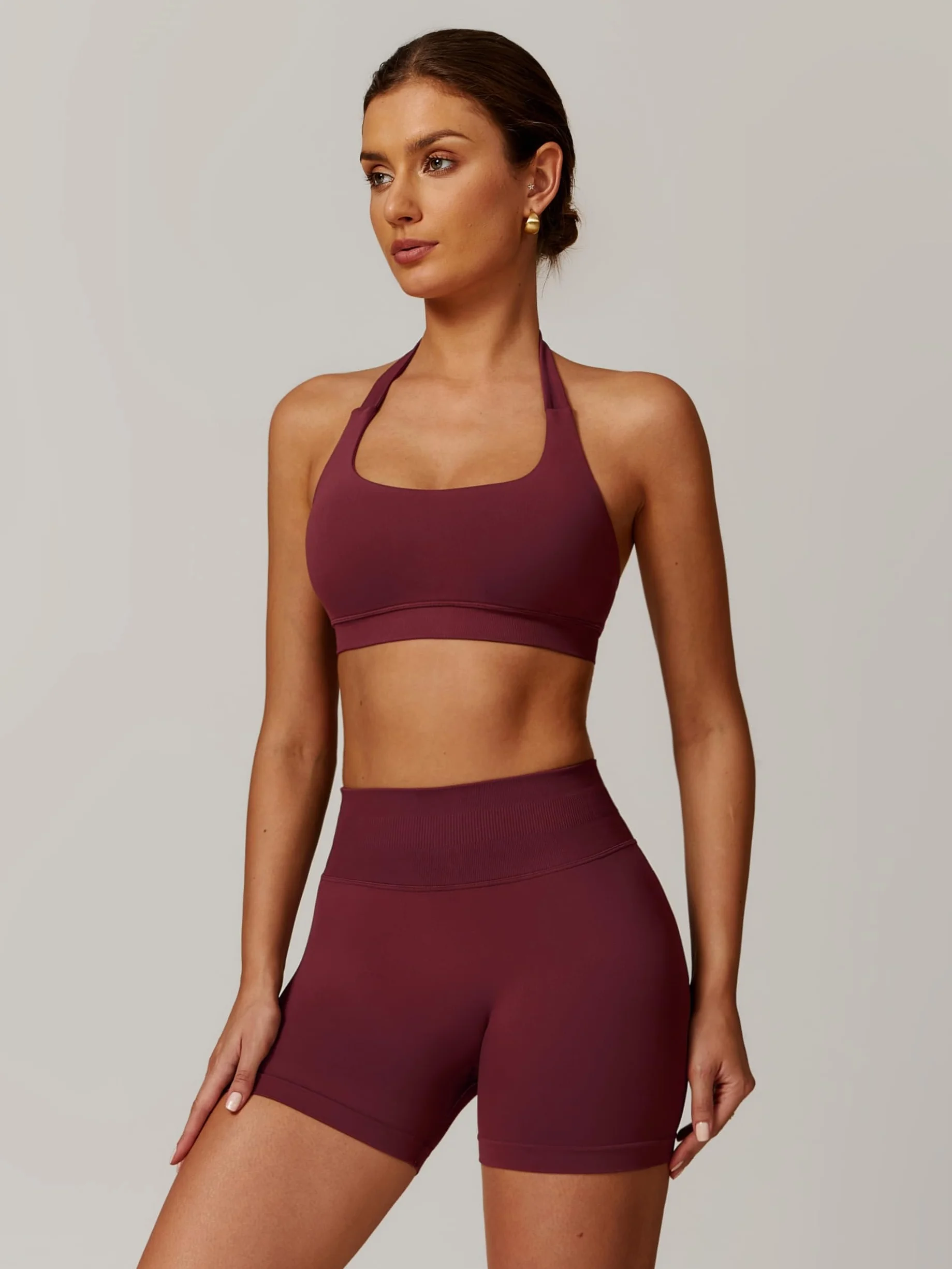 ABOCIW Conjunto de entrenamiento sin costuras para mujer, 2 piezas, brasier deportivo con tirantes halter, pantalones cortos para gimnasio, yoga