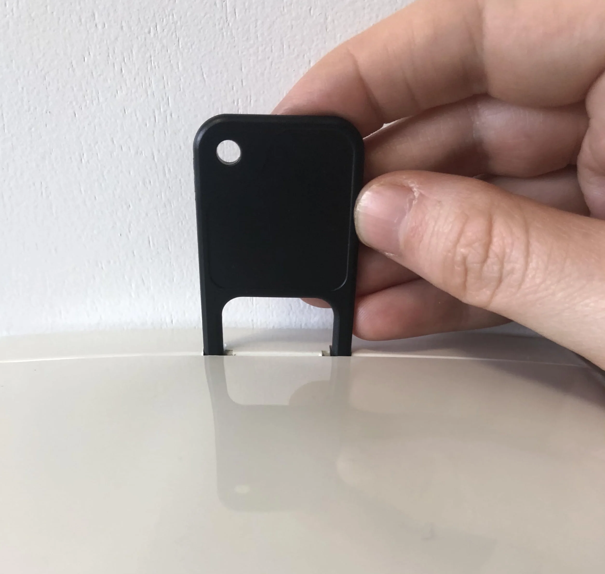 Llave de repuesto Jofel para dispensadores de papel higiénico y secamanos plegado en C - Doble garra, Paquete de 3