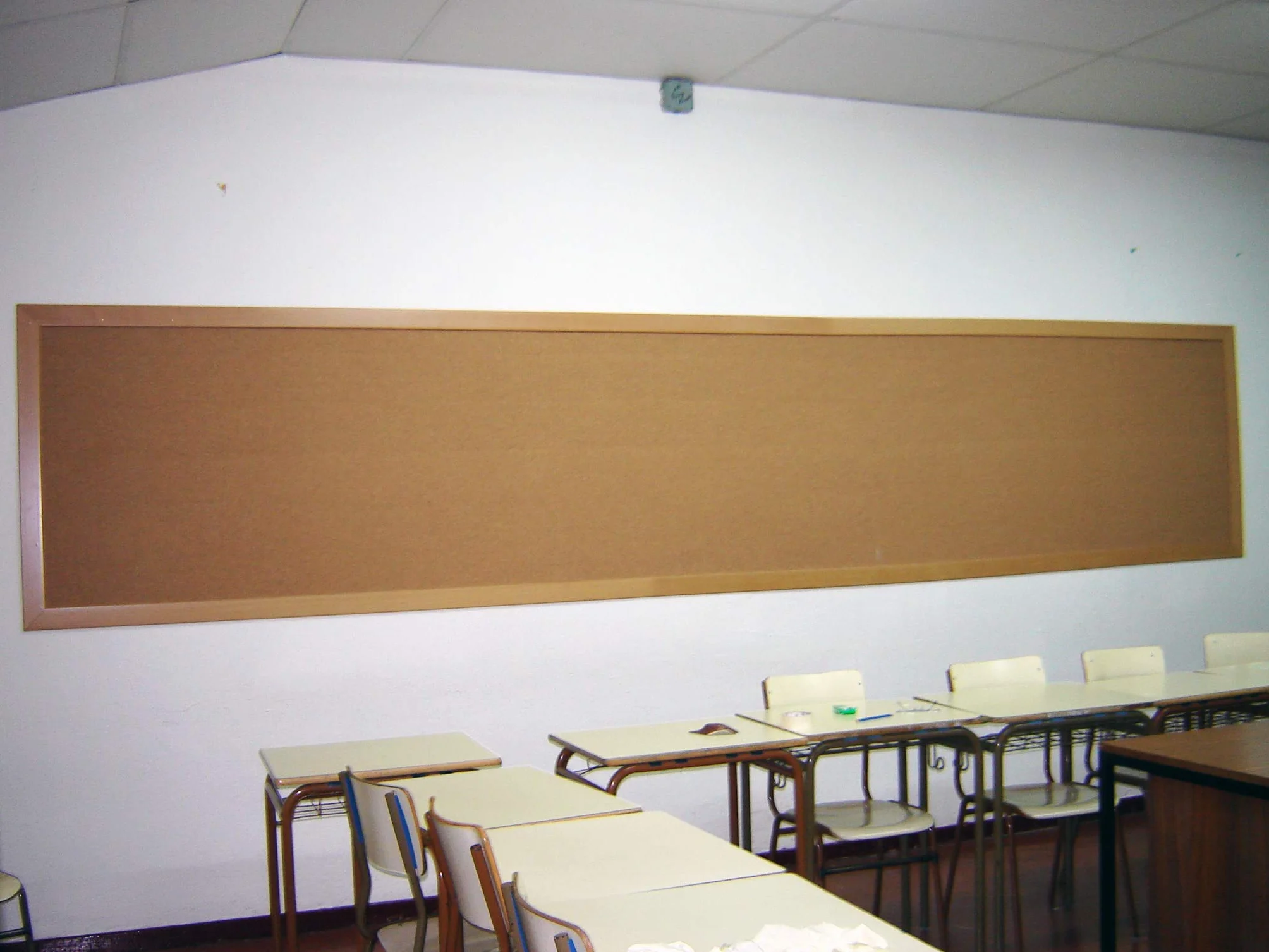 Corcho en rollo 5 mm espesor aislamiento acústico térmico tablón anuncio pared antiestático suelos 0,5 x 1 m