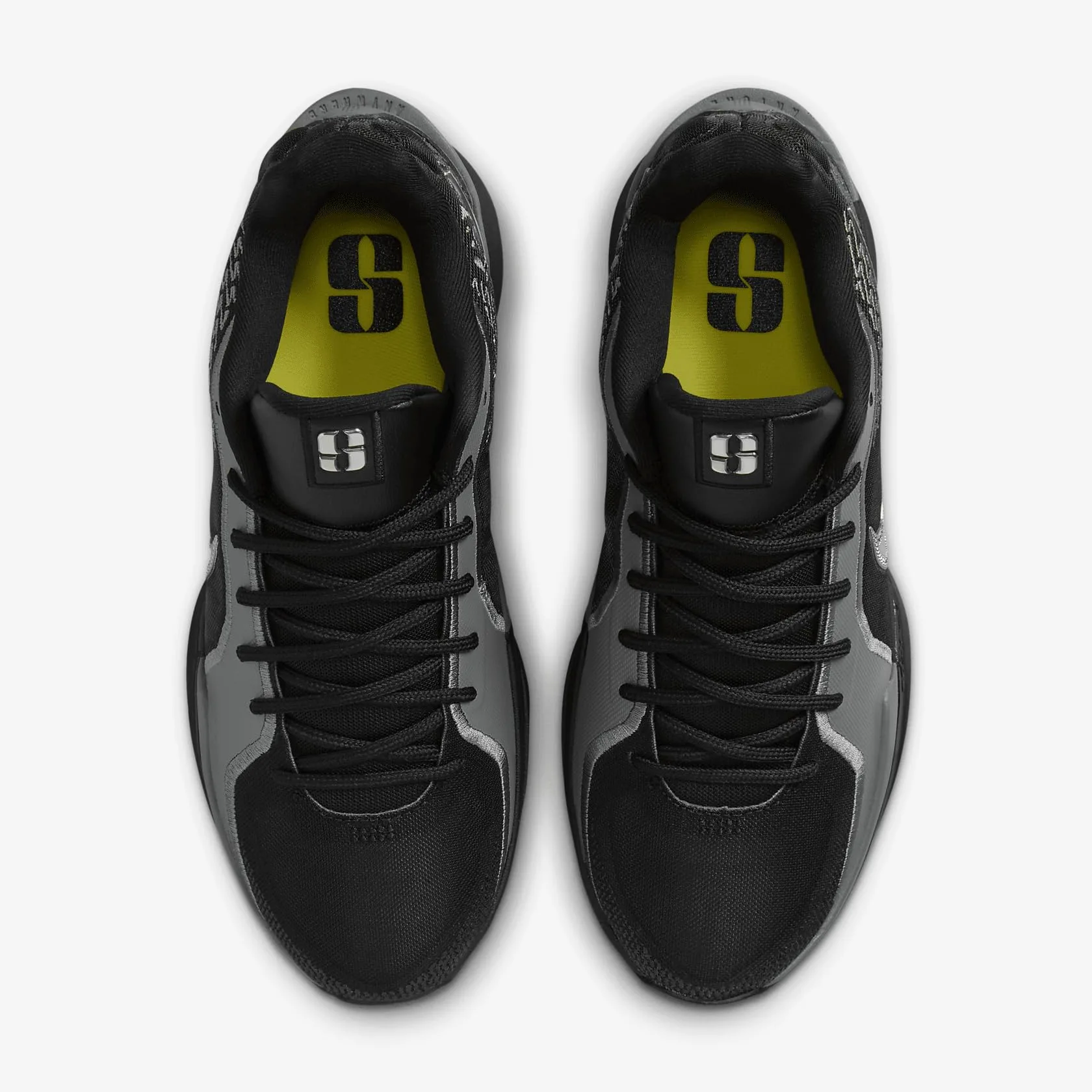 Nike Sabrina 2 (FQ2174-001, negro/gris humo/amarillo opti/plateado metálico)