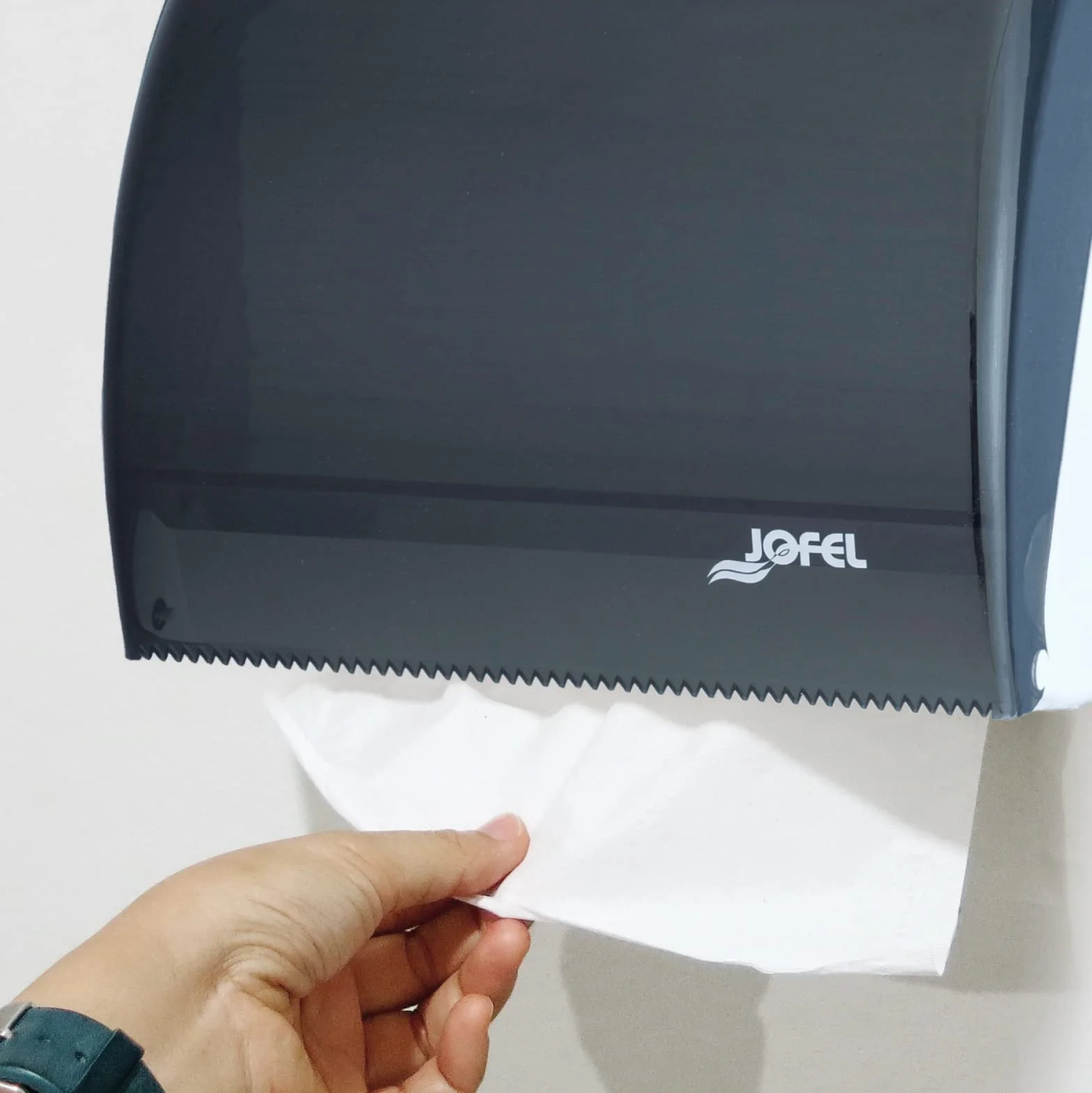 Jofel Dispensador de Papel de Manos Toallas Faciales Secamanos de Pared Combi 400 Toallitas Zig-Zag Bobina 90 mts Carcasa ABS Azur AH46000 SAN Fumé