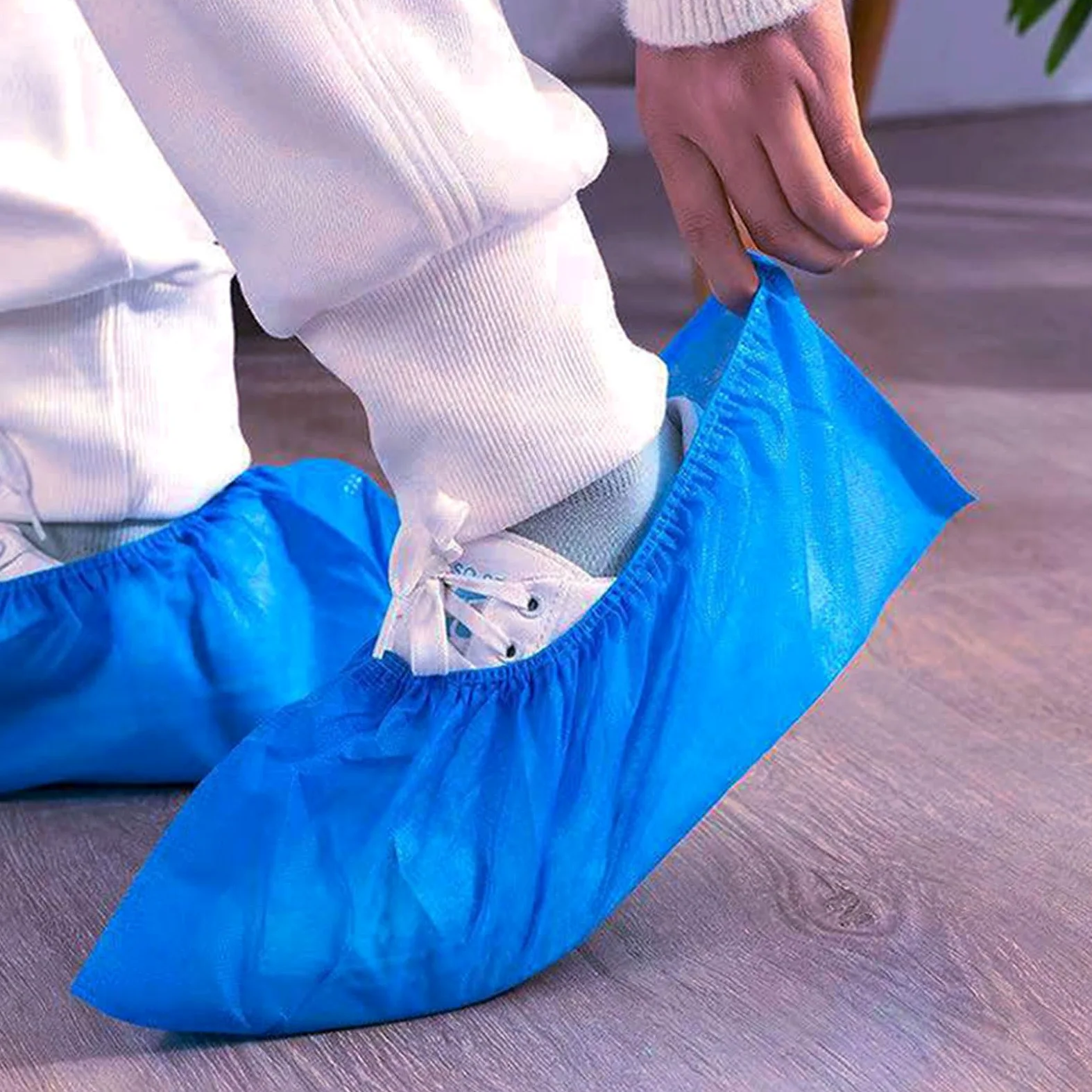 Paquete de 500 (250 pares) reutilizables de tela impermeable para zapatos, ecológicas, desechables, protección antideslizante, perfecta para eventos y uso doméstico
