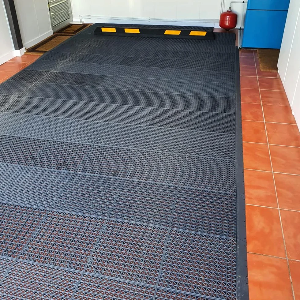 Kit 2 Rampas + Esquinera PVC Reforzado Gris Oscuro 33x5x2cm Accesorio Losetas Reforzadas
