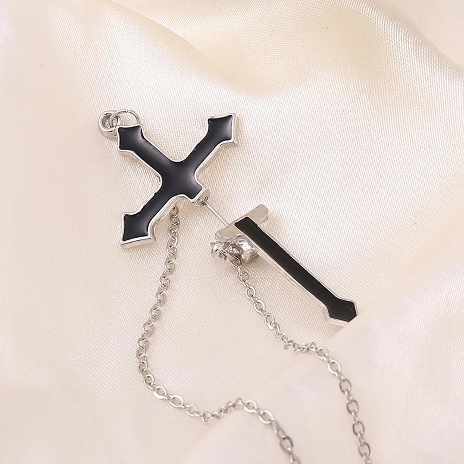2 Piezas Punk Style Cross Stud Pendientes Moda Negro Escalador Cadena Colgante Colgante, Cadena Espada Vaina Pendientes de Hombres Muchachos Niños