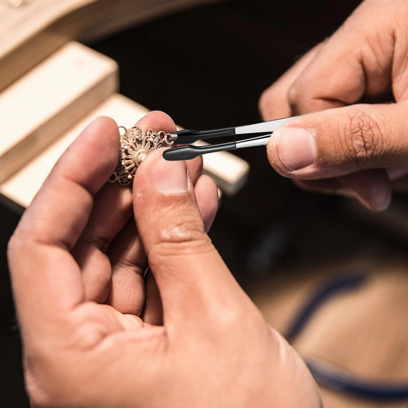 Pinzas largas de plástico con puntas de goma y revestimiento PVC, antideslizantes, curvas y angulares, para manualidades y joyería (negro)