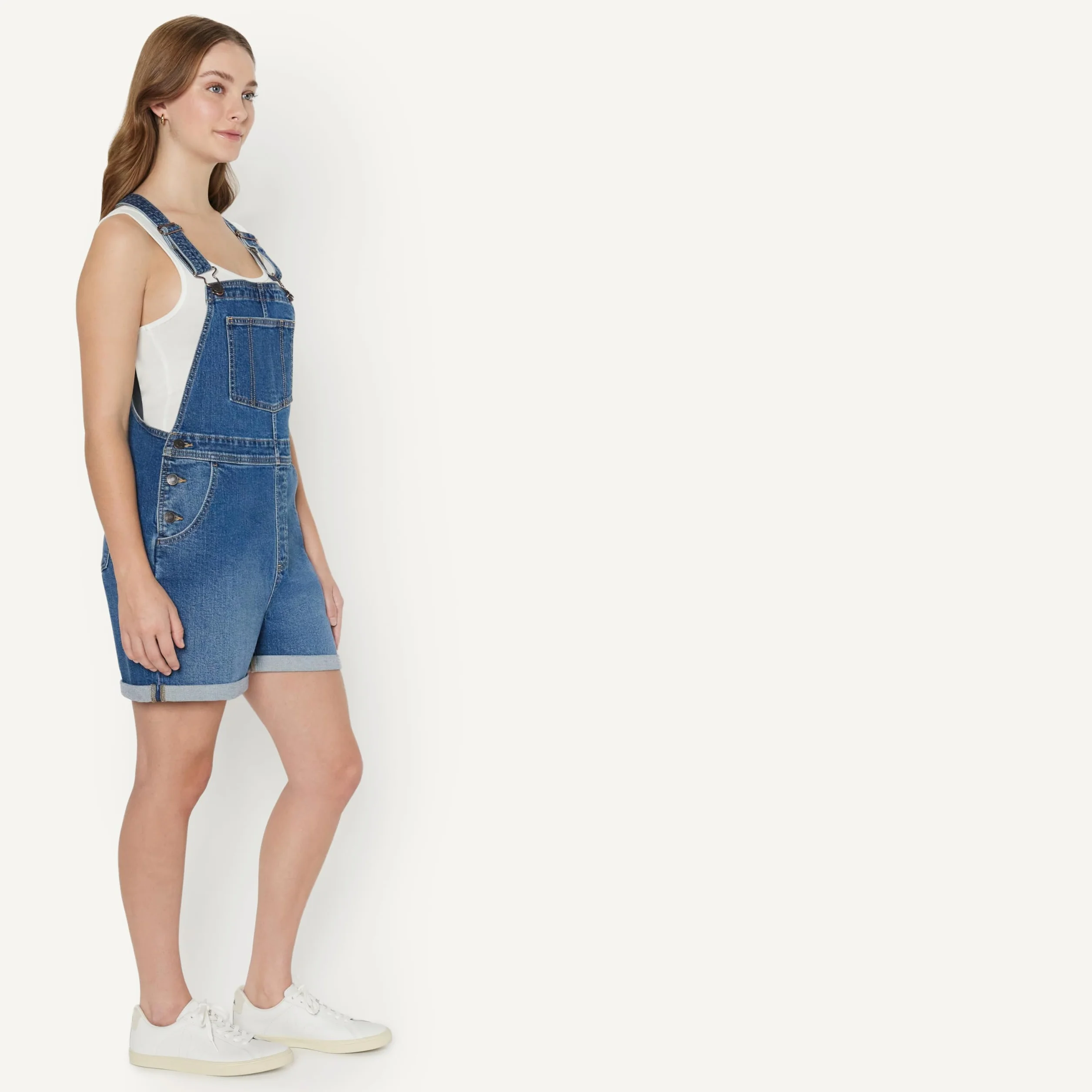 Amazon Essentials Peto Corto Vaquero de Corte Holgado y Elasticidad Media con Tirantes Ajustables Mujer