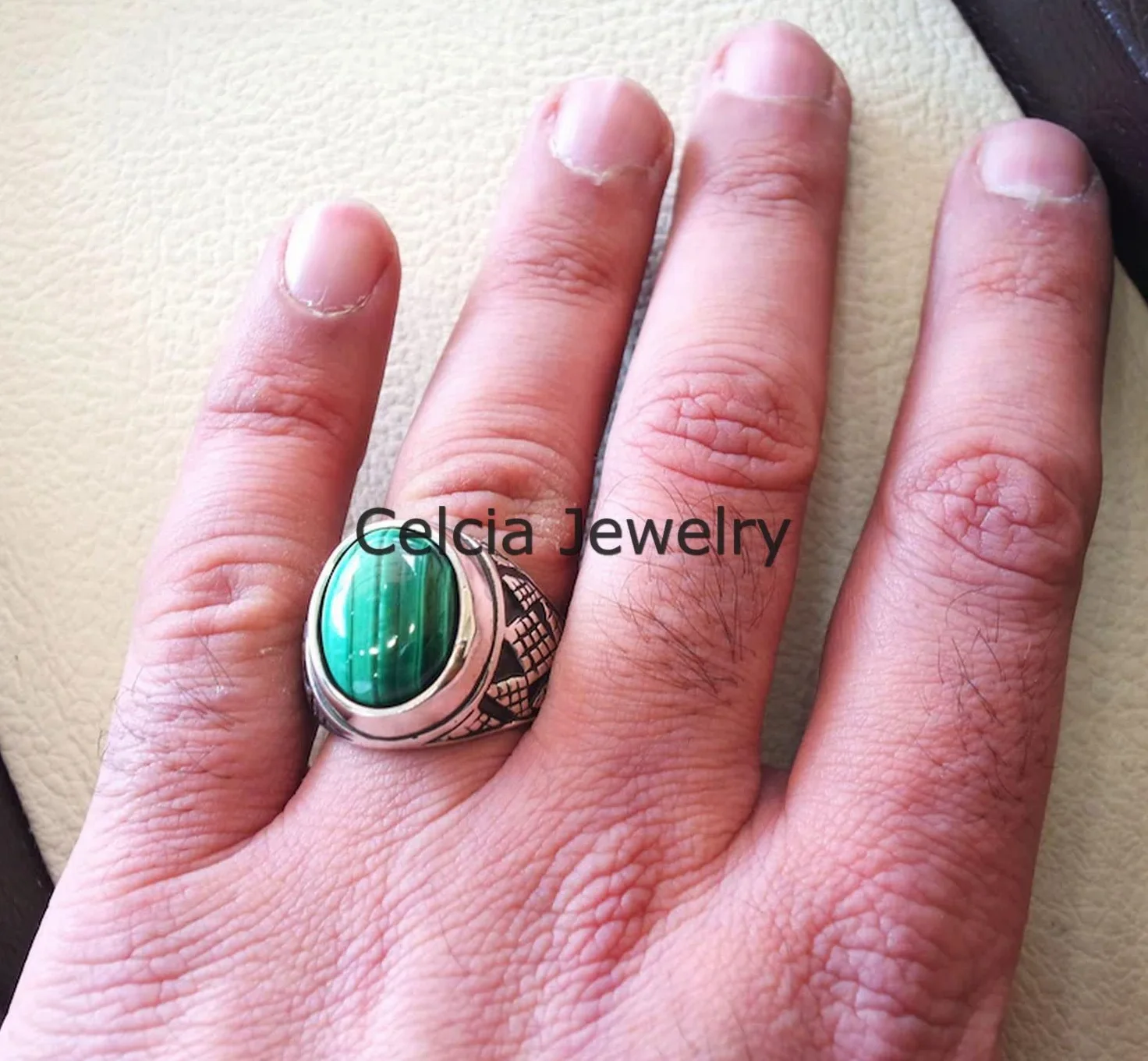 Anillo ovalado de cabujón de piedra preciosa genuina de malaquita, anillo de declaración, anillo de sello clásico, anillo impresionante, anillo diario, anillo oxidado de plata