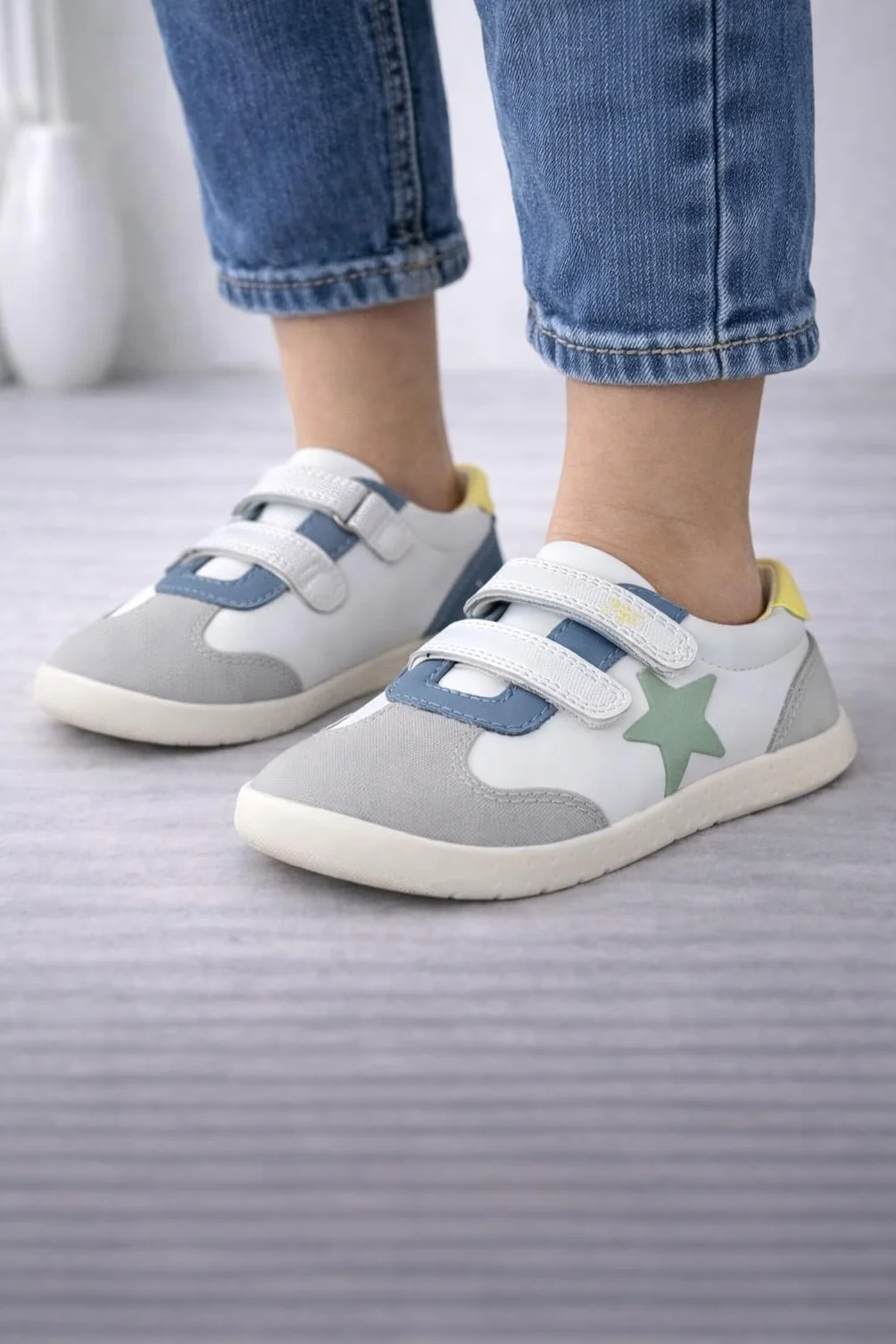 GARVALÍN 262320-C863 Calzado Respetuoso Barefoot Infantil con Doble Cinta Textil Adhesiva, Puntera Ancha y Suela Flexible Blanca Azul Gris NIÑO Deportivos