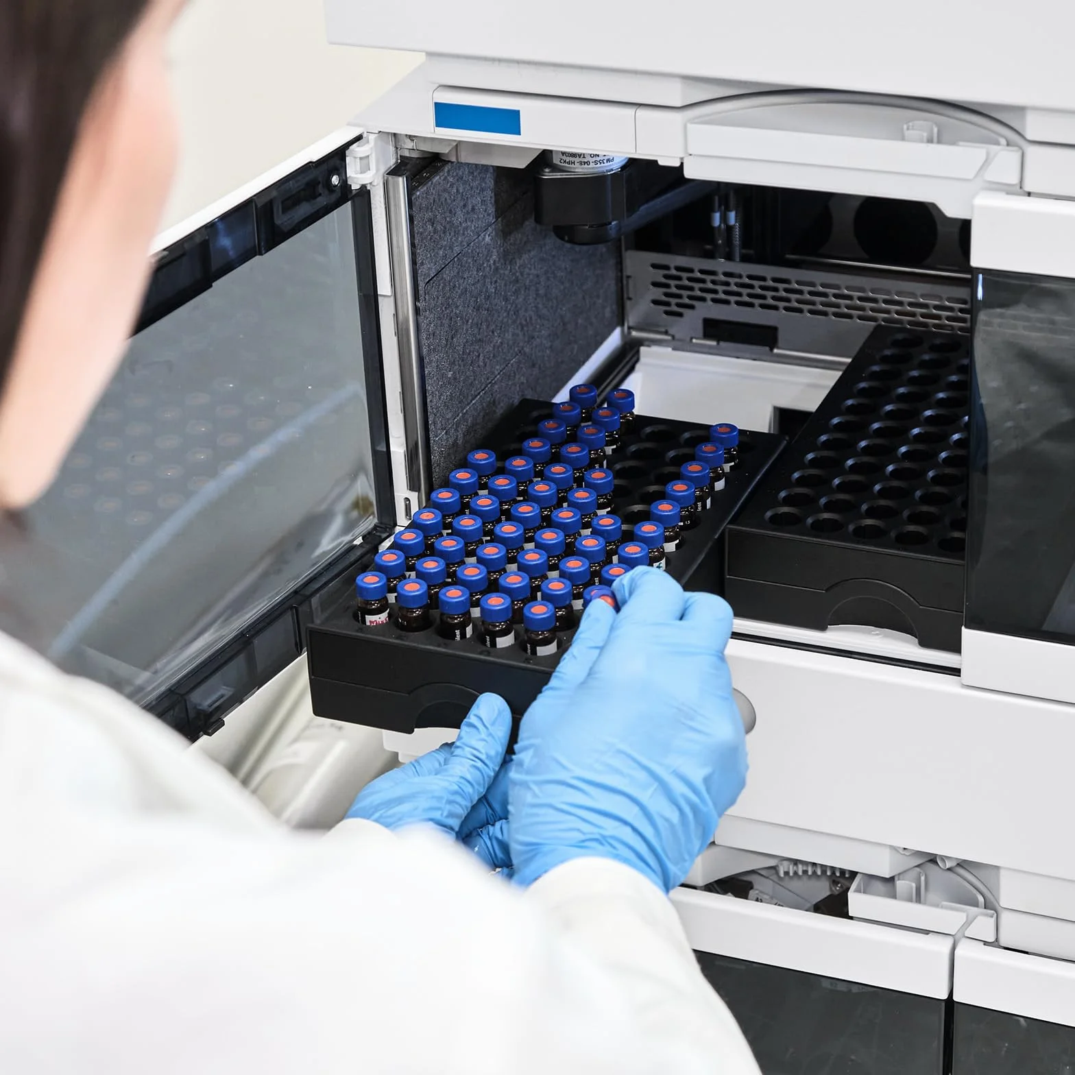 PATIKIL Soporte para Viales de 2ml para Autosamplers, 3 Bandejas Apilables de 50 Pocillos, Rojo