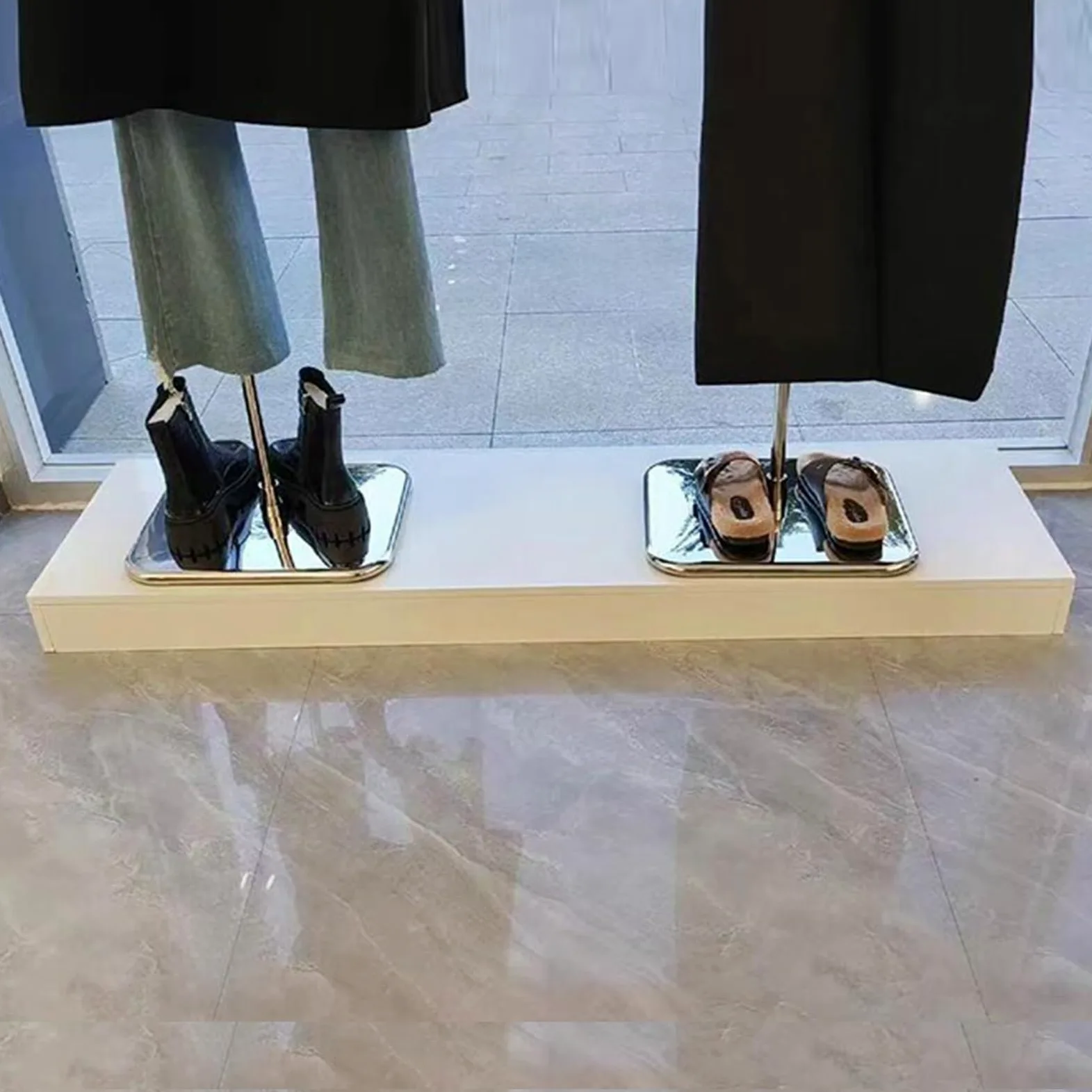 Pedestal de exhibición de maniquí blanco grande - Base cuadrada para tienda de novias, ideal para catering, postres, figuras de joyería y artículos de colección - 150 x 50 x 10 cm (Negro 30 x 30
