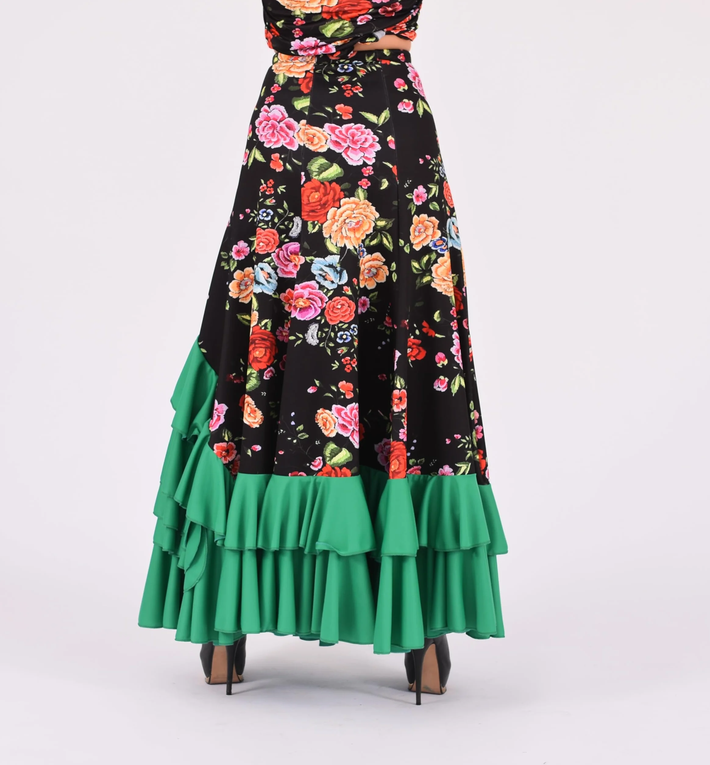 Falda Flamenca Mujer con 5 Volantes – Mucho Vuelo y Caída Espectacular – Ligera, Cómoda y Ideal para Baile, Ensayo o Escenario