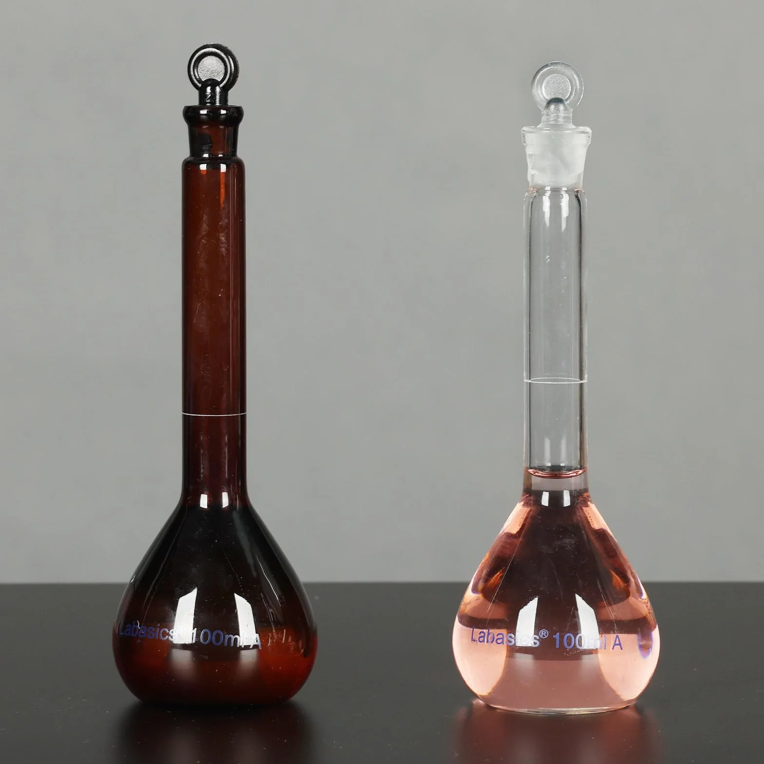 Labasics Matraz Aforado 100 ml Vidrio Borosilicato Clase A Tapón Vidrio Transparente para Laboratorio Químico Analítico
