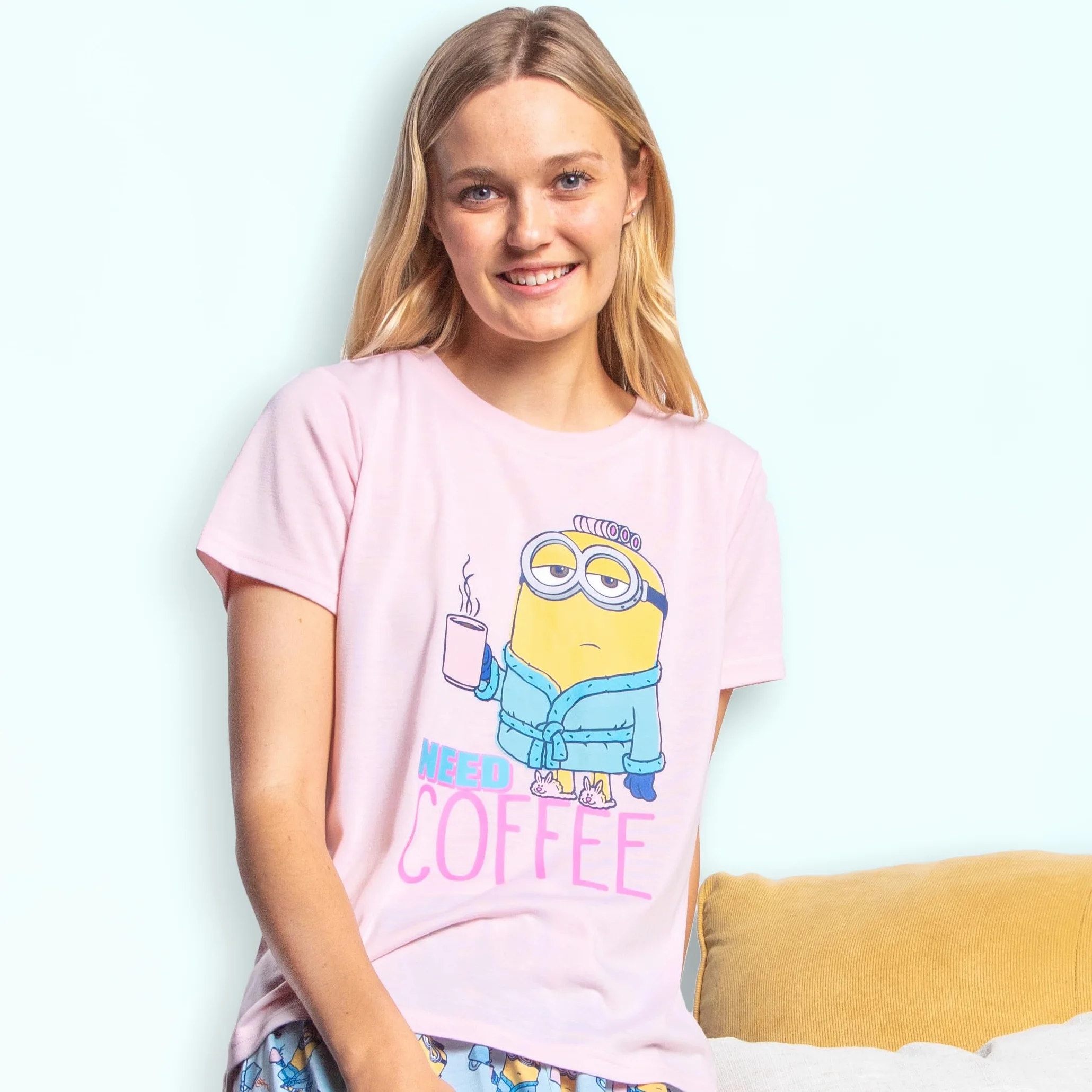 INTIMO Mi villano favorito Minions Need Coffee - Pijama para mujer, diseño de personajes de café