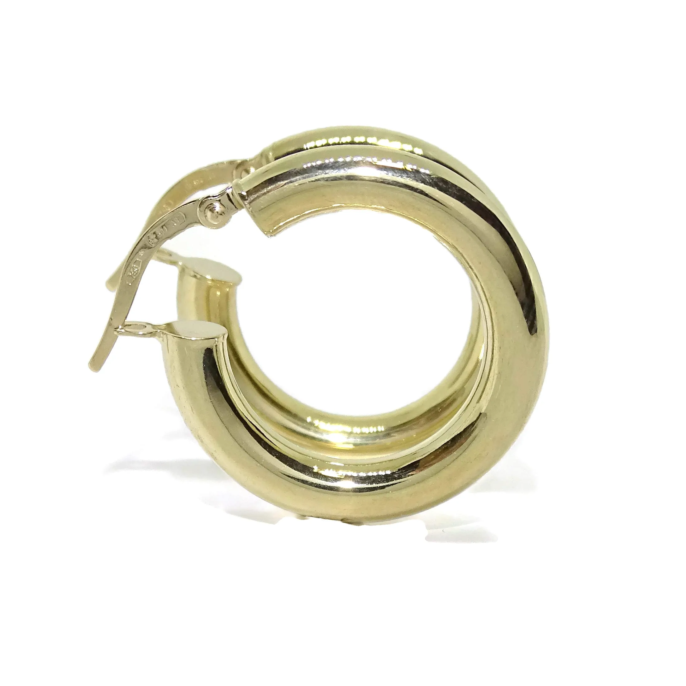 Pendientes aros de tubo ancho de 4mm y 2.30cm de diámetro exterior. Peso; 3.10gr de oro de 18k.