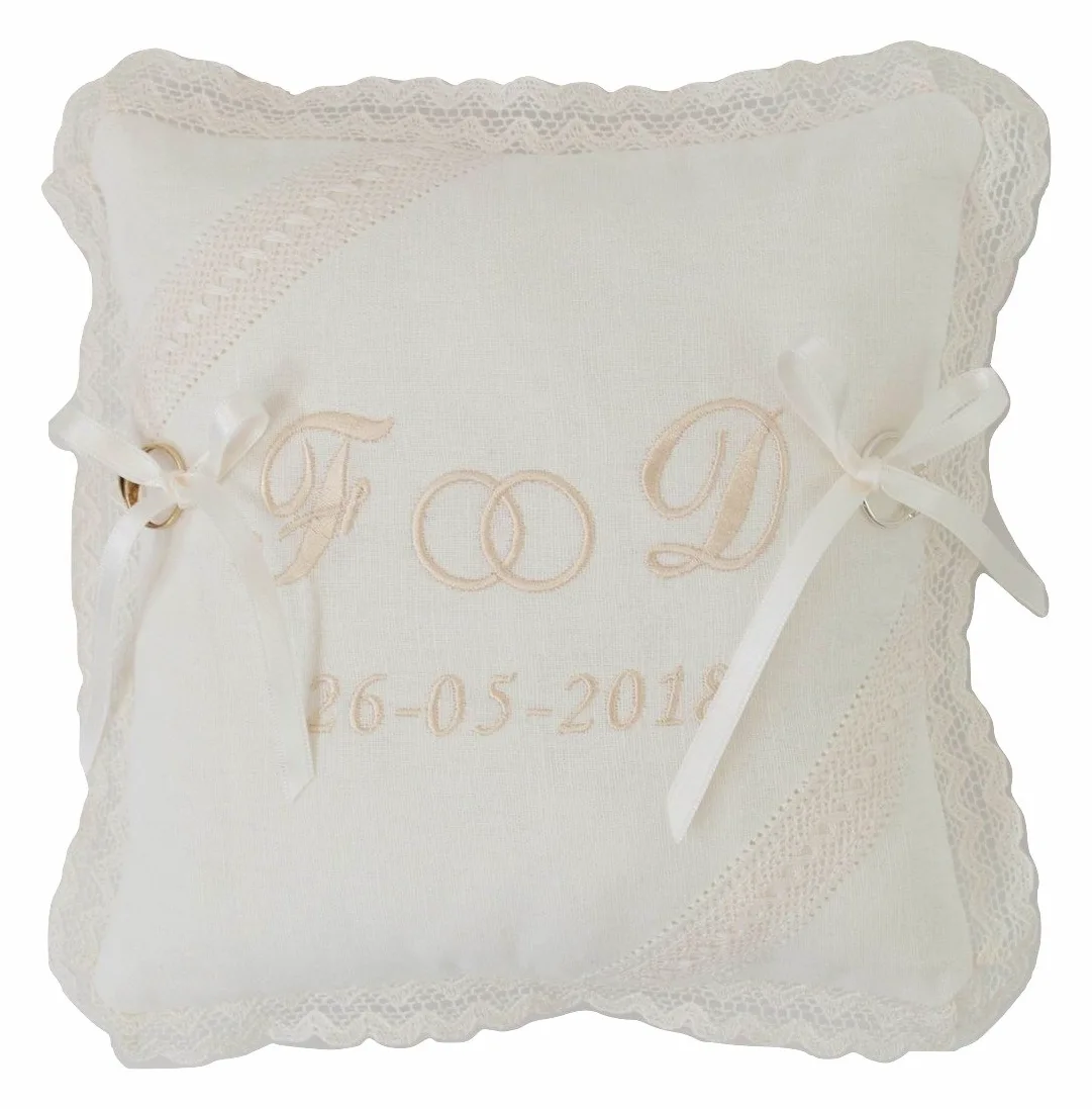 Cojín o Almohada para Anillos, alianzas de Boda Bordado con Las Iniciales de los Novios y Fecha DE LA Boda. Fabricado en España