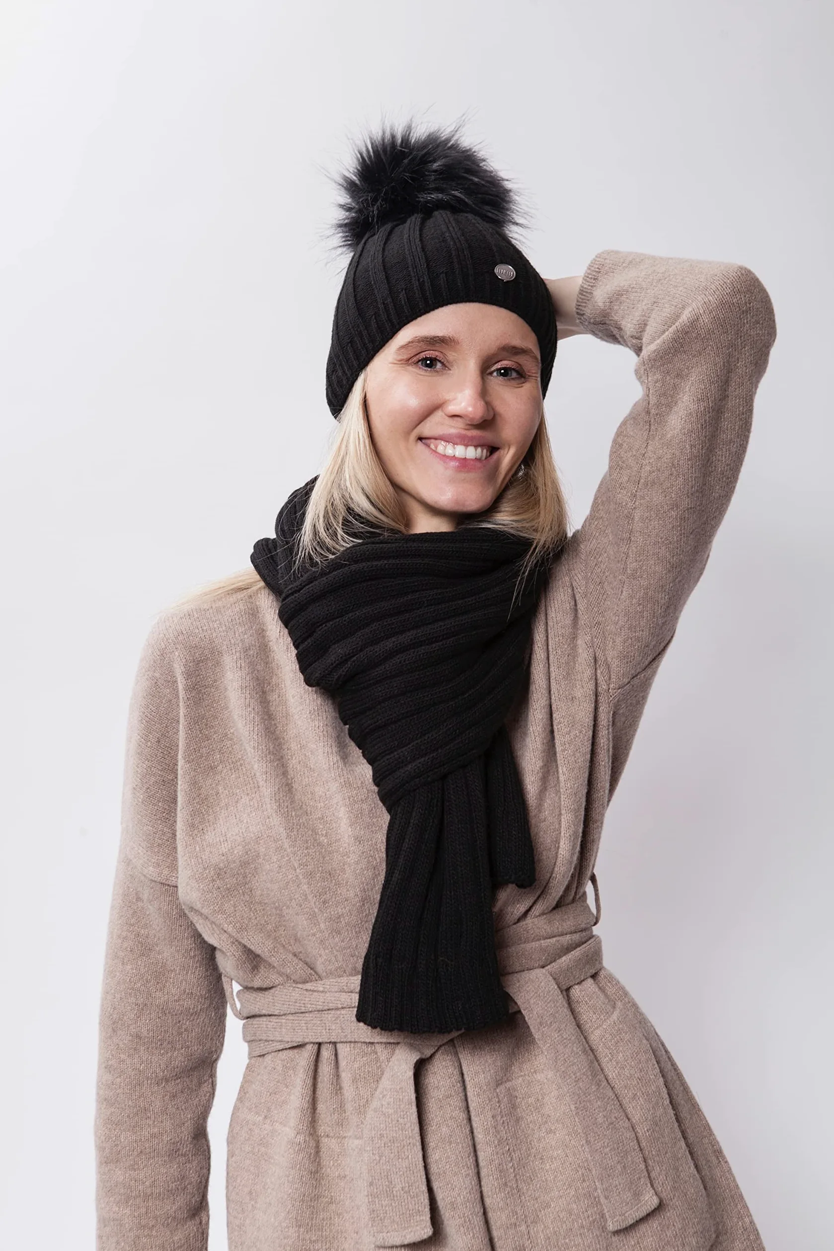 ELIMELI® Gorro de cachemira para mujer, gorro de punto, gorro de invierno de lana con cachemira y pompón de piel sintética. Fabricado en la UE, Negro - Set con bufanda, Talla única