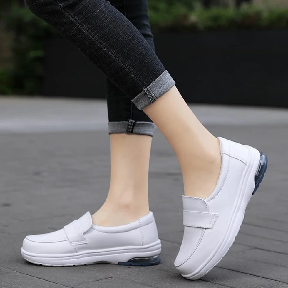 Zapatos De Enfermera De Confort para Mujeres, Mocasines De Cuero De Trabajo De Enfermería Profesional Ligeros Y Antideslizantes Cuidado Médico, White, 5 UK